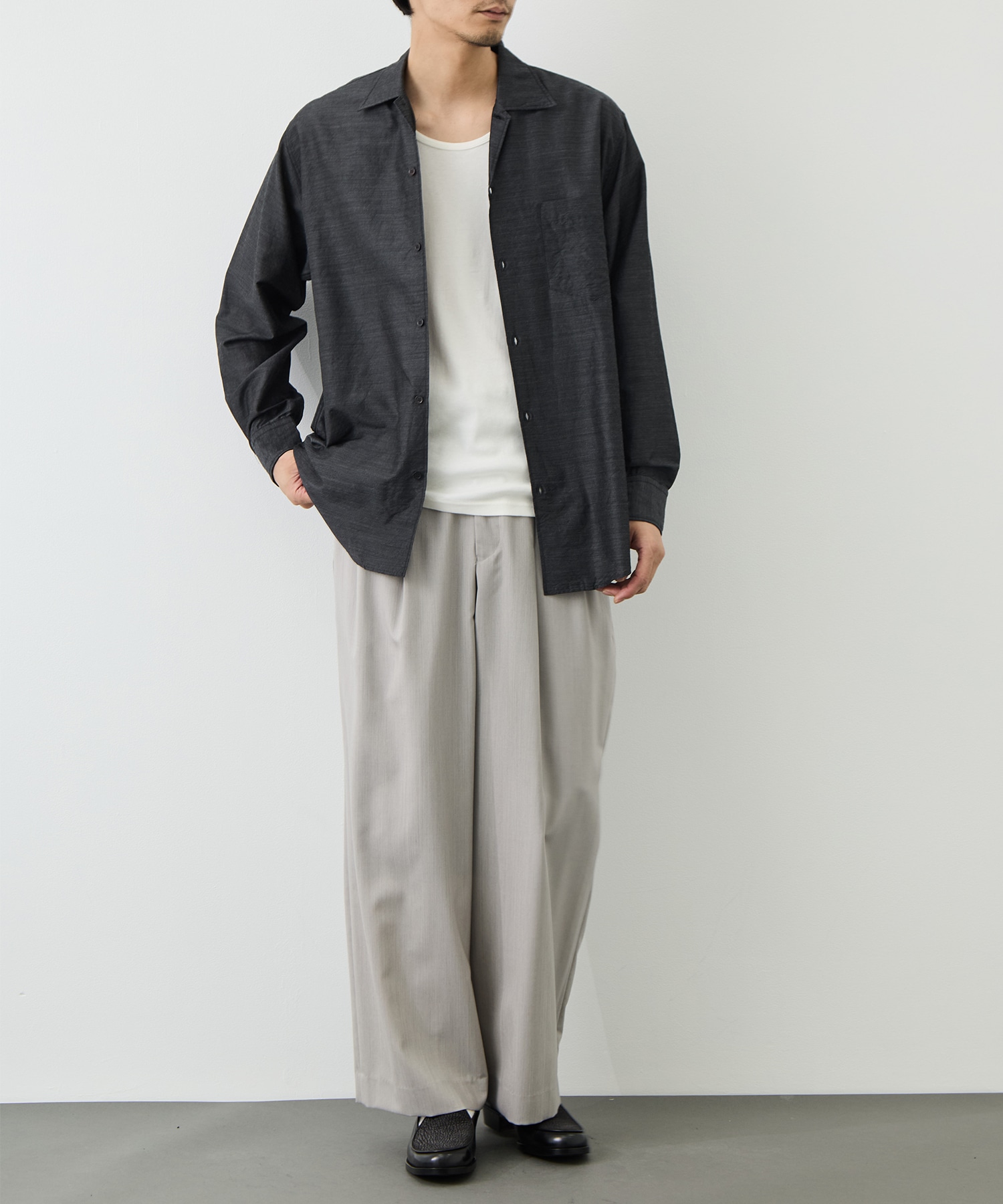 DOUBLE PLEATED MILITARY TROUSERS marka