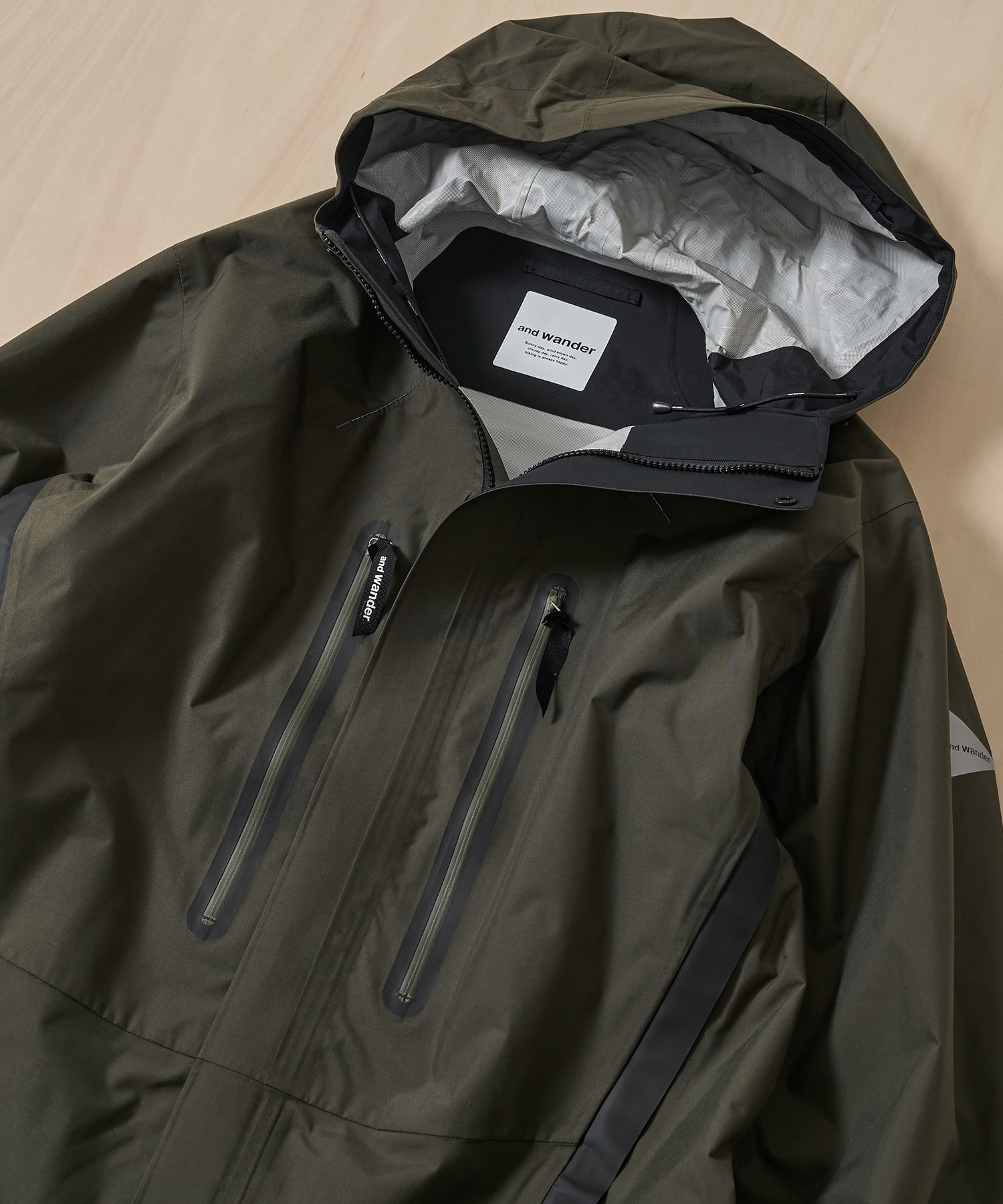 2.5L hiker rain jacket and wander
