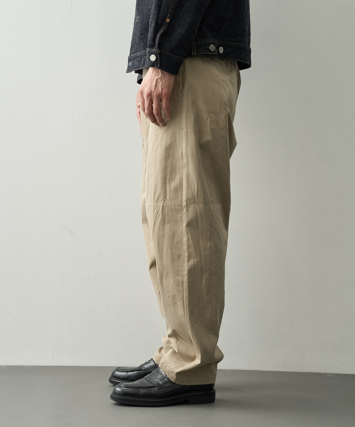 チノパンツ　ワイドテーパード YAECA