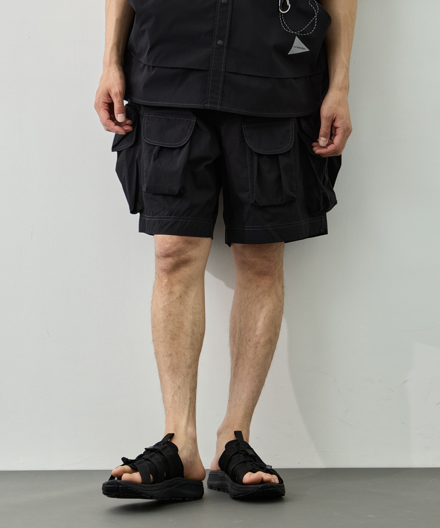 multi pocket short pants and wander