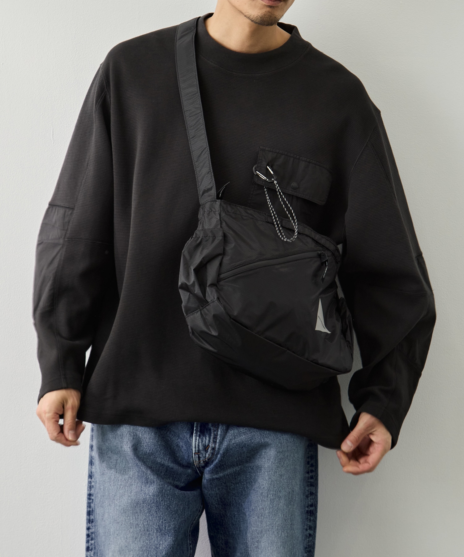 Sil Shoulder Bag and wander