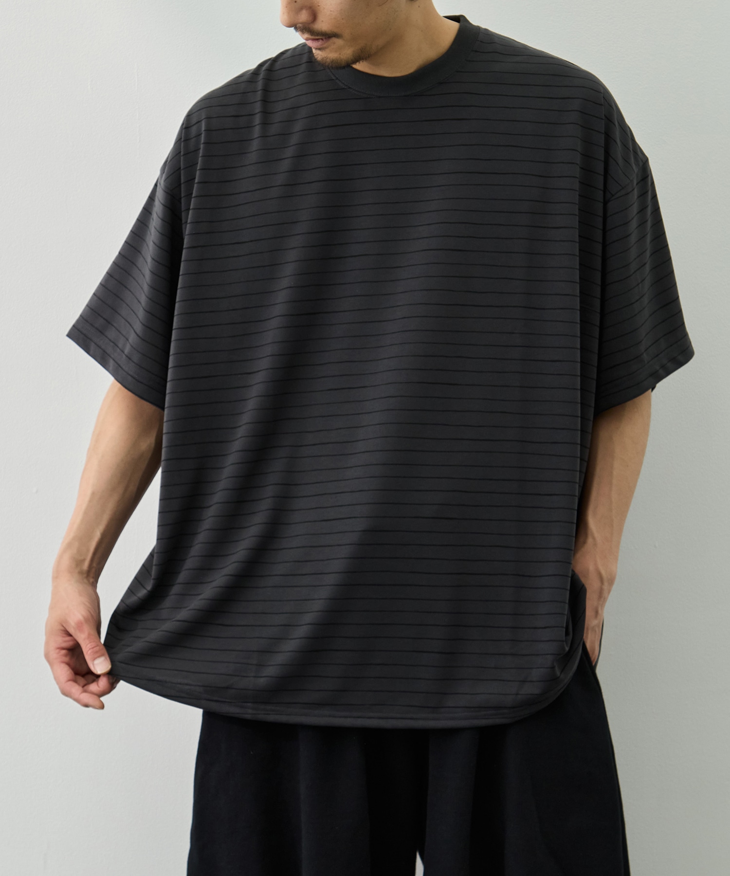 SUPER BIG SIDE STRIPE TECH SS TEE S.F.C