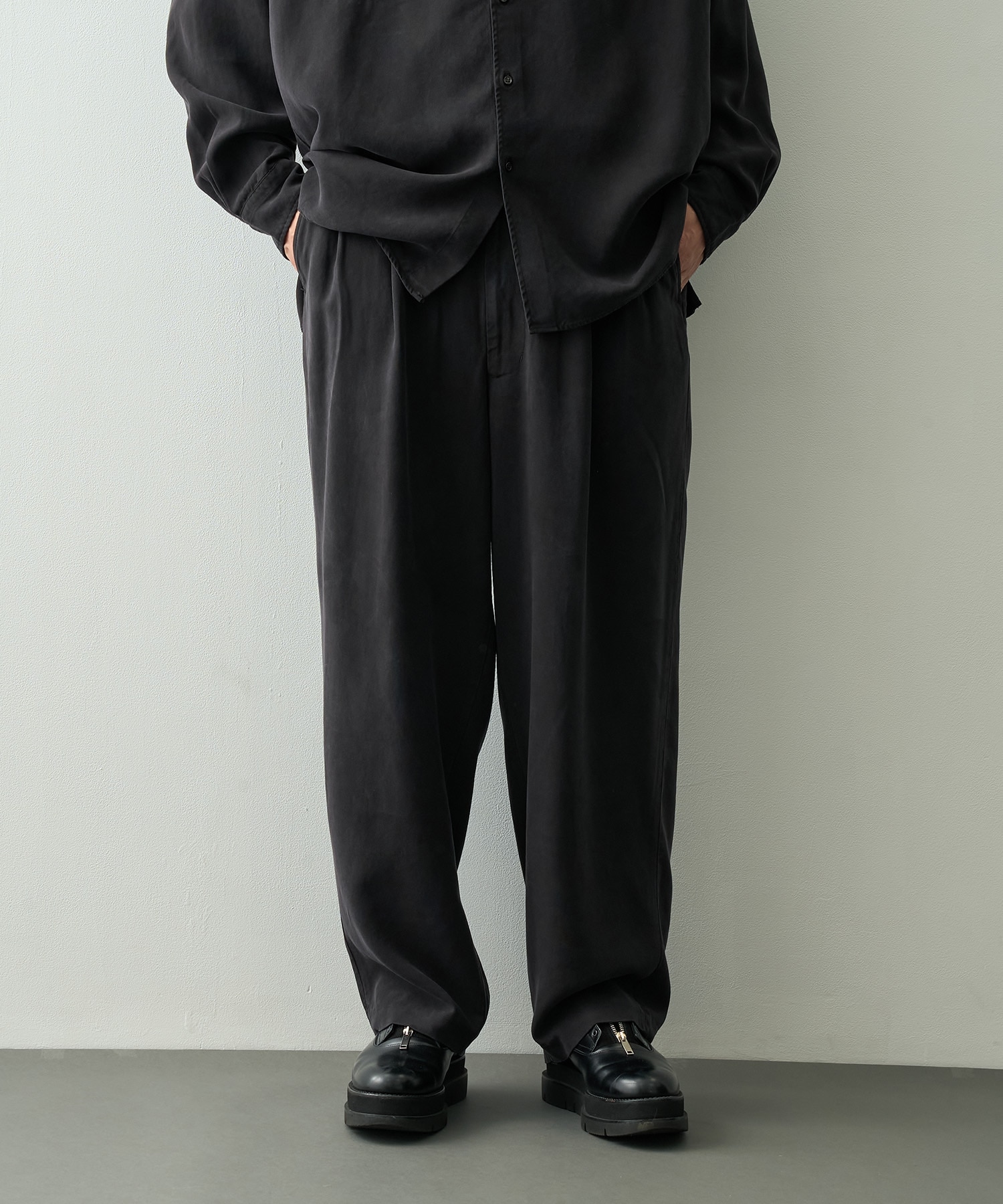 別注tencel wide slacls concause