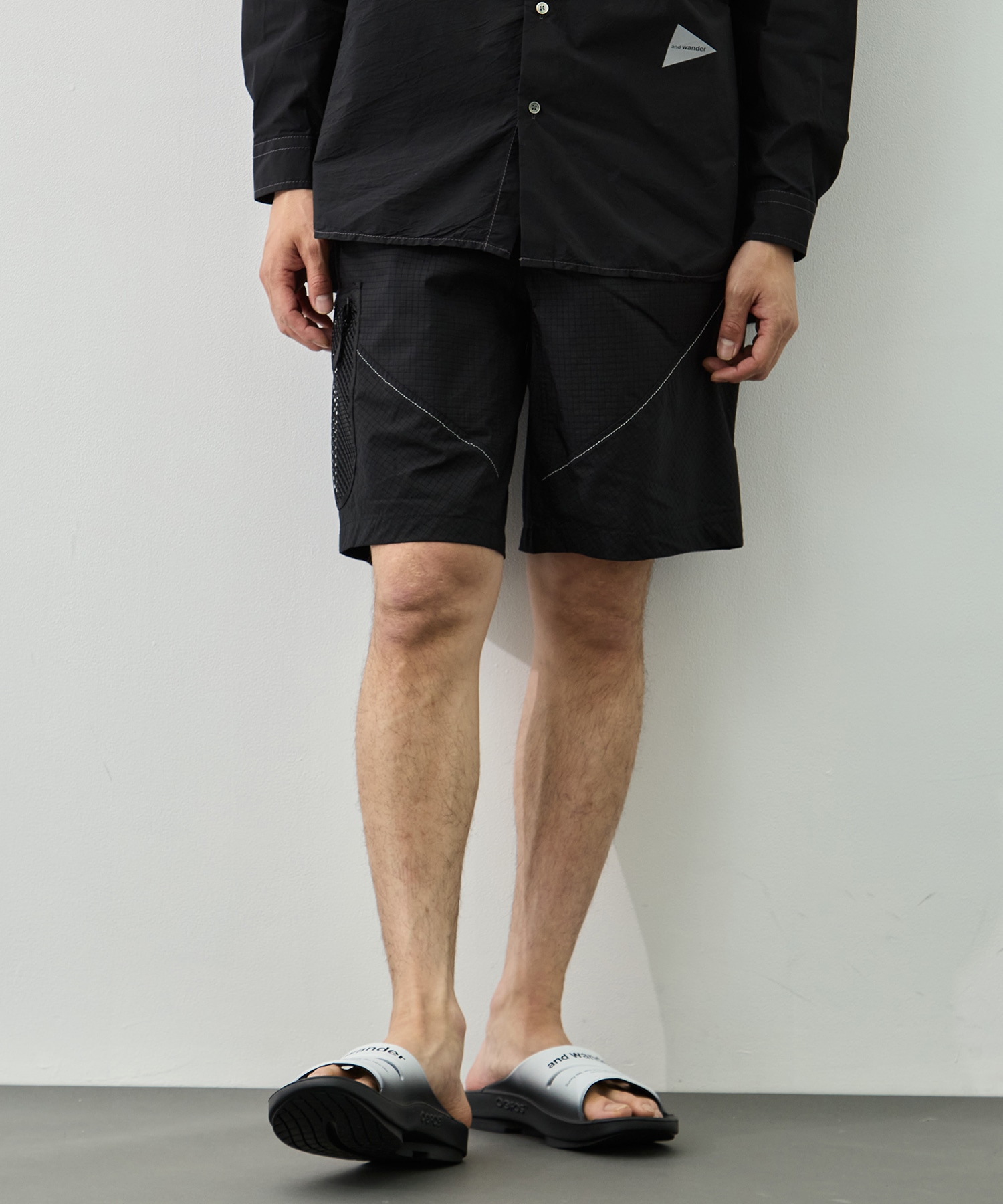 breath rip short pants and wander