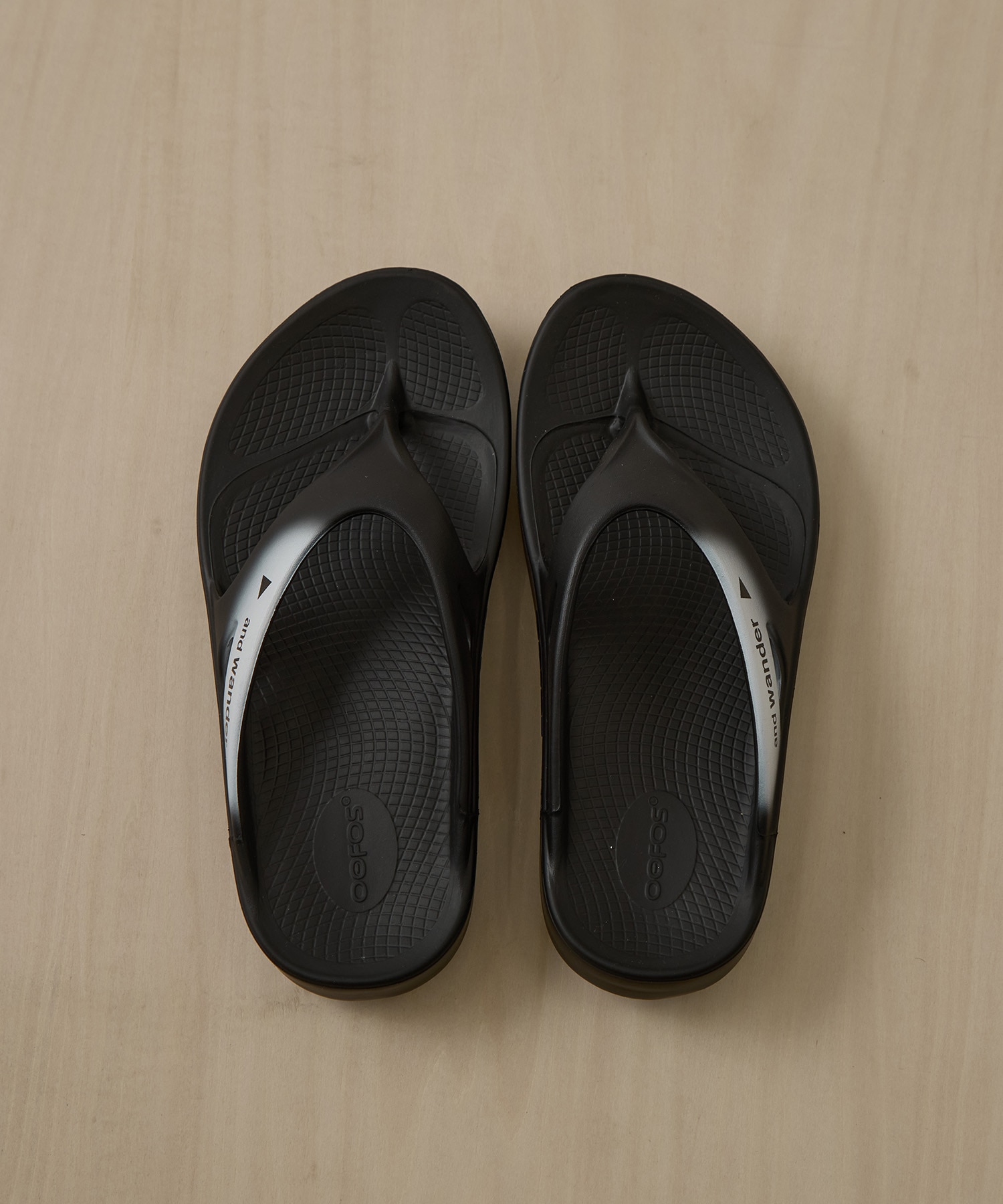 oofos aw original recovery sandal and wander