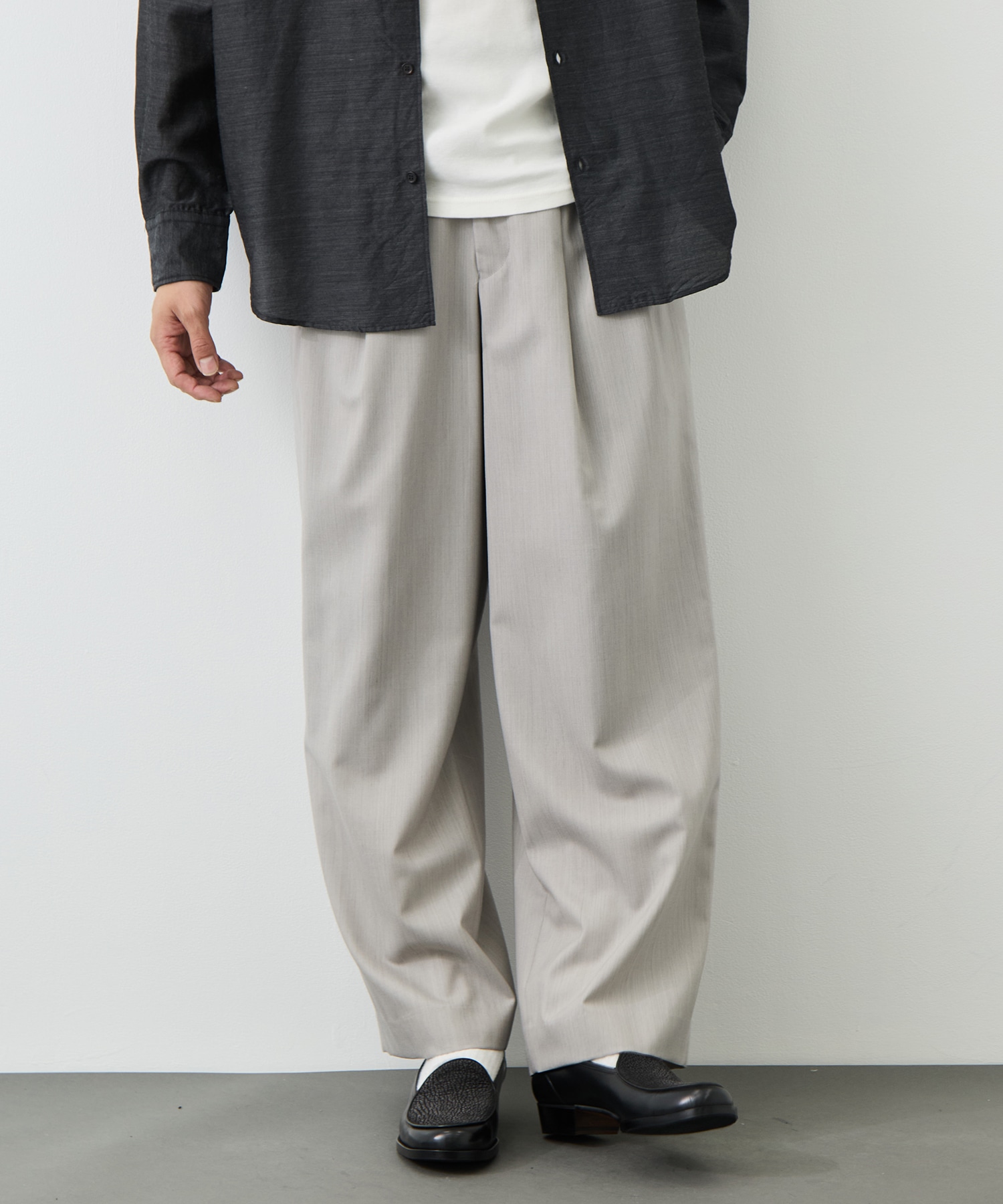 DOUBLE PLEATED MILITARY TROUSERS marka
