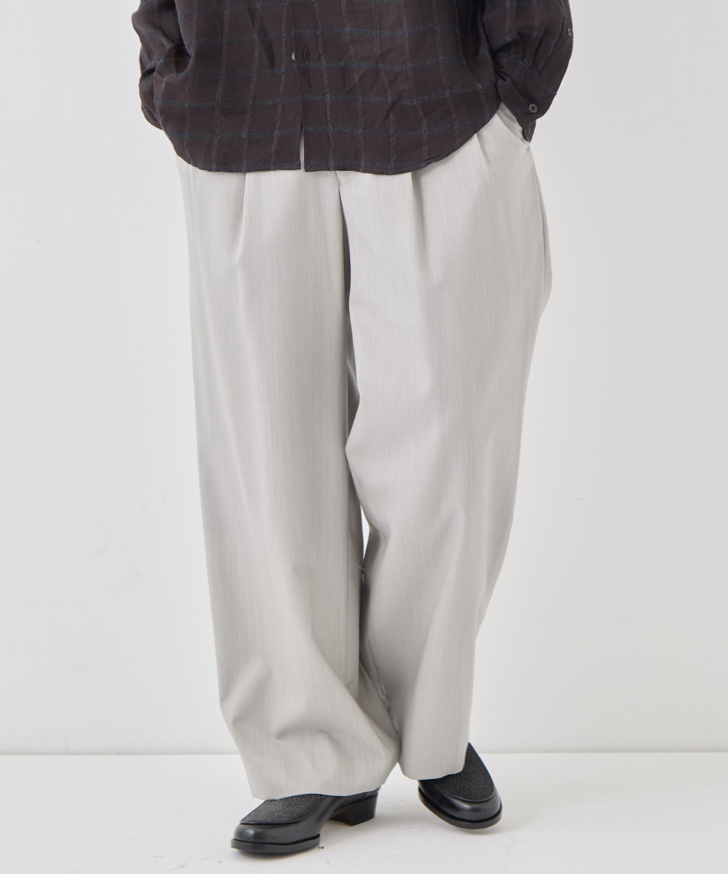 DOUBLE PLEATED MILITARY TROUSERS marka