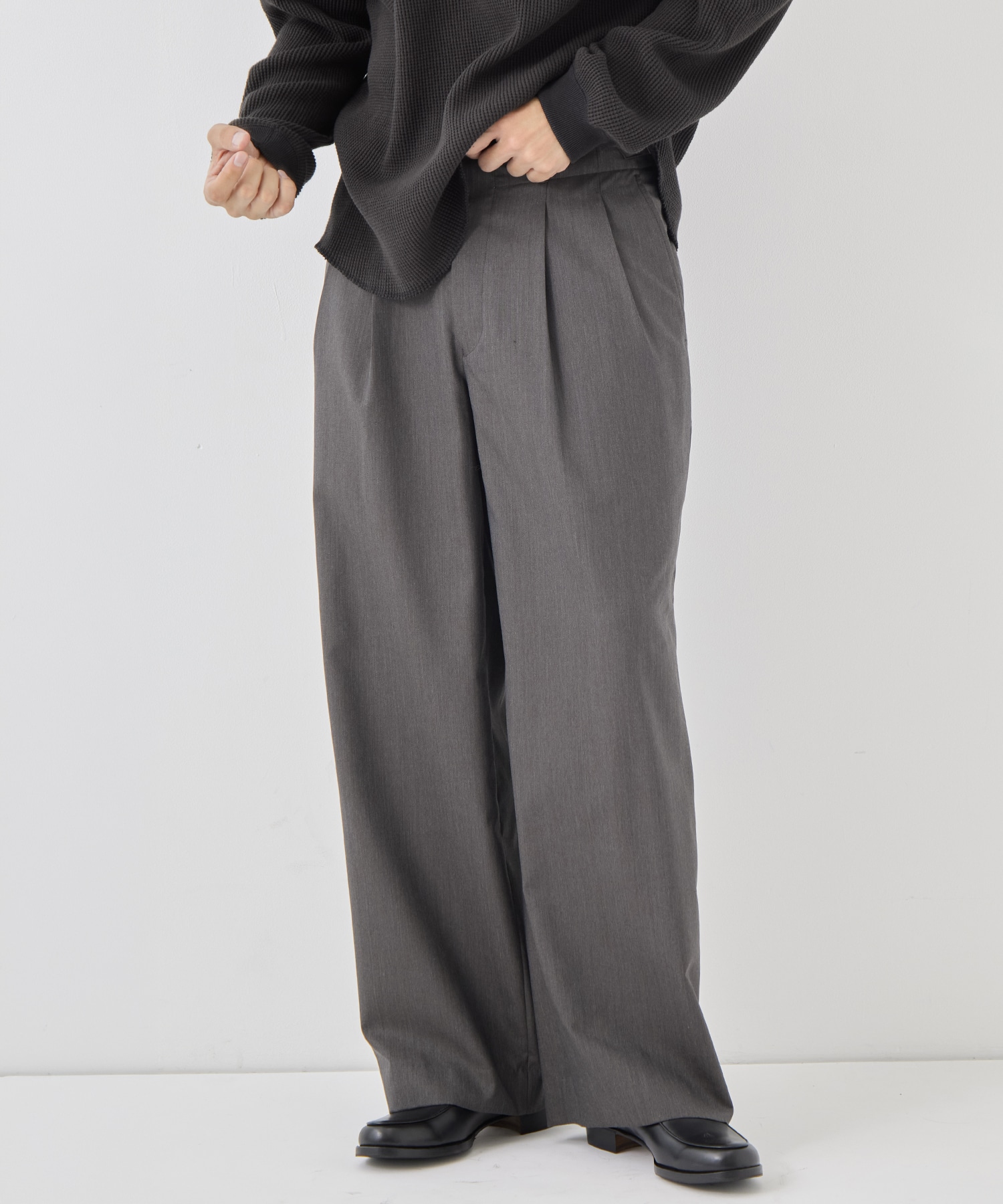 DOUBLE PLEATED MILITARY TROUSERS marka