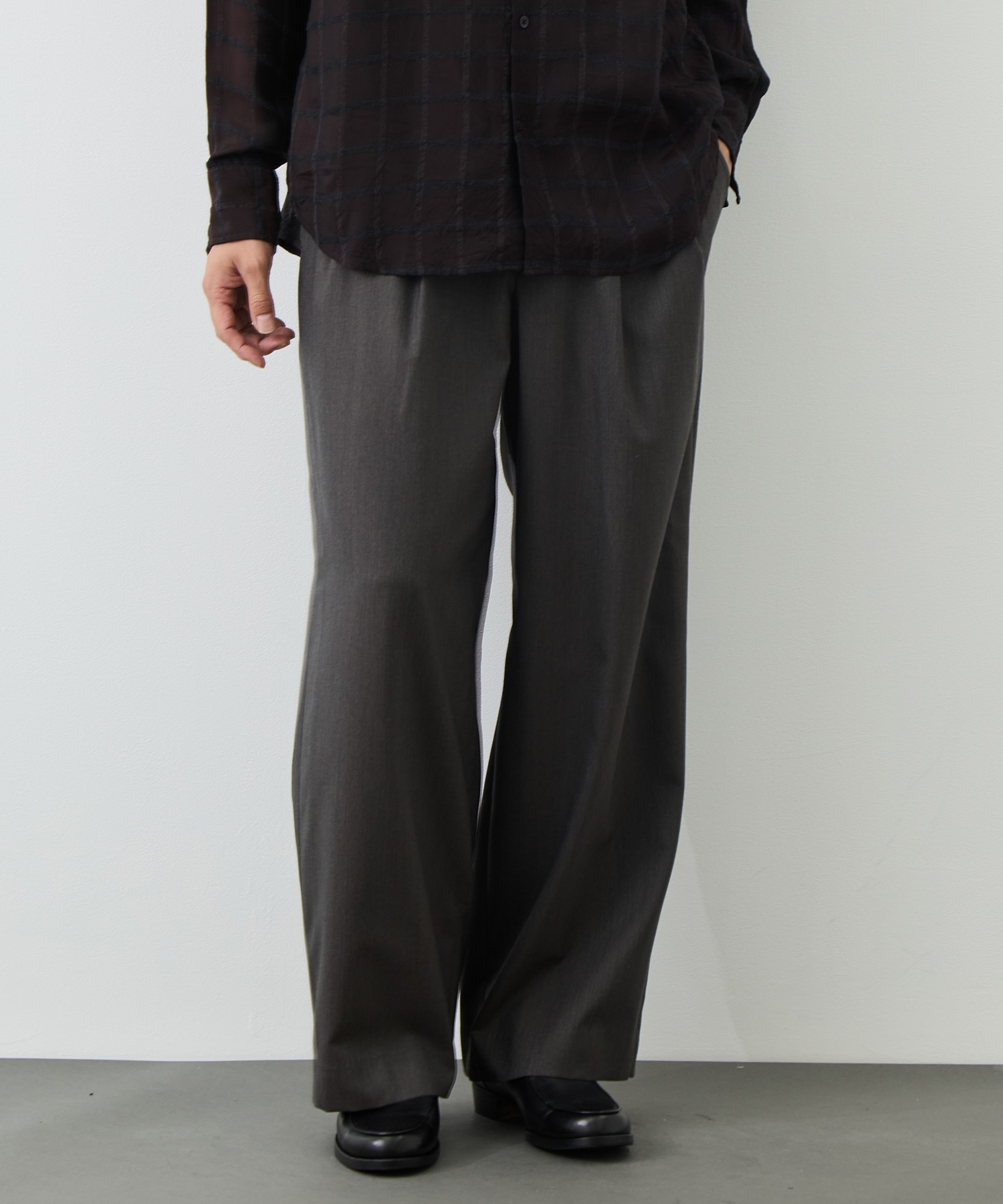 DOUBLE PLEATED MILITARY TROUSERS marka