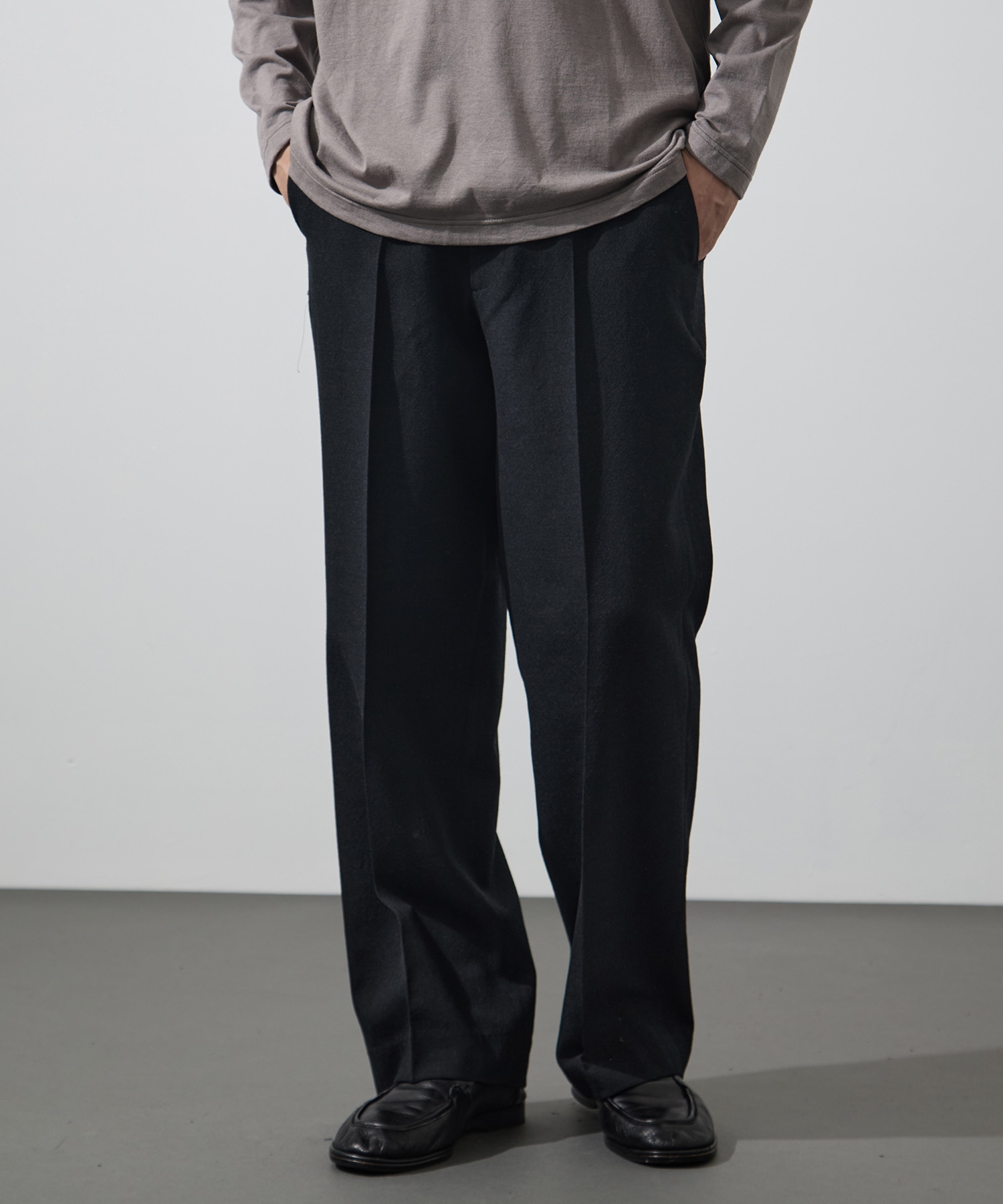 REGULAR FIT STRAIGHT TROUSERS marka