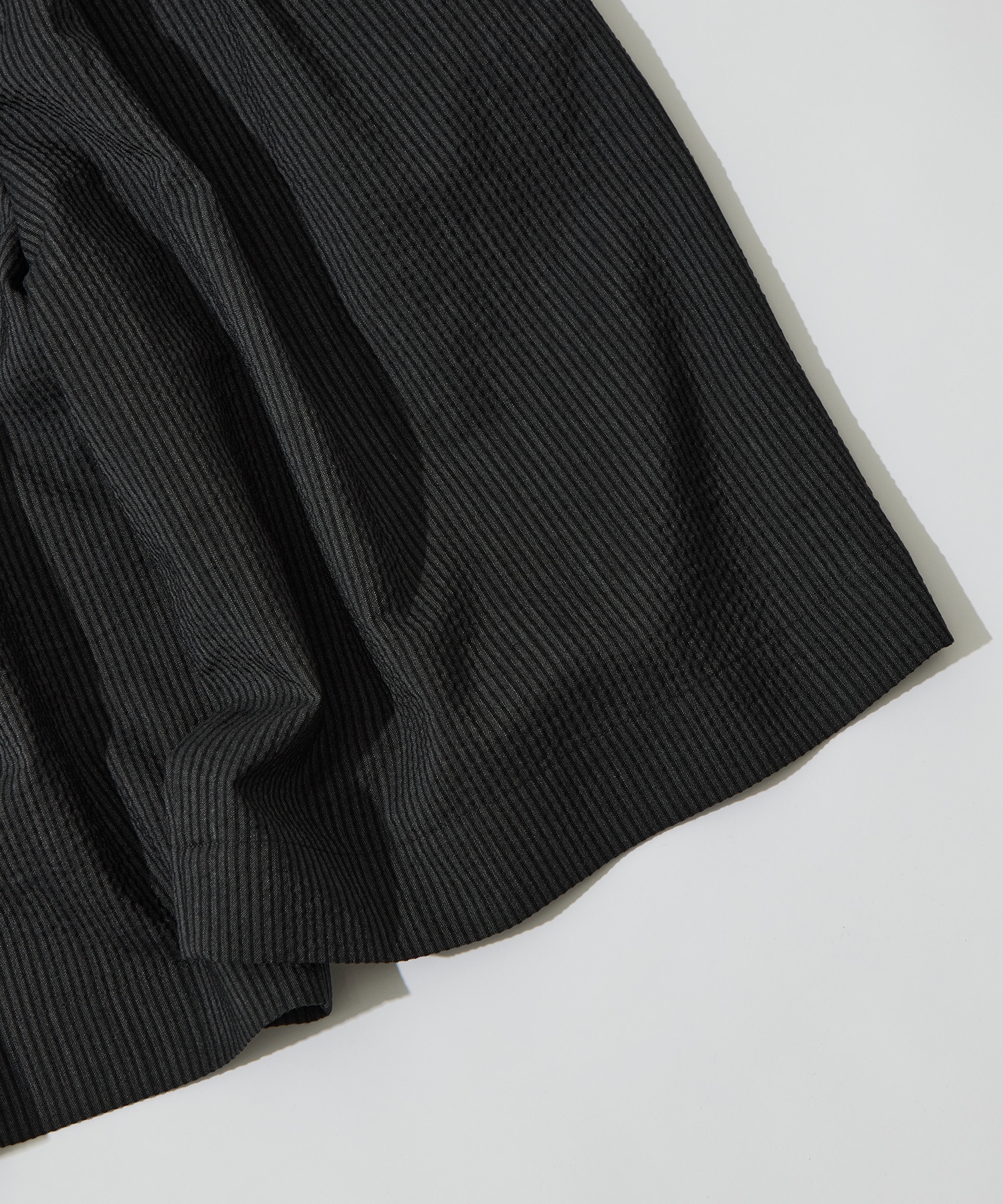DOUBLE TUCK SHORTS marka
