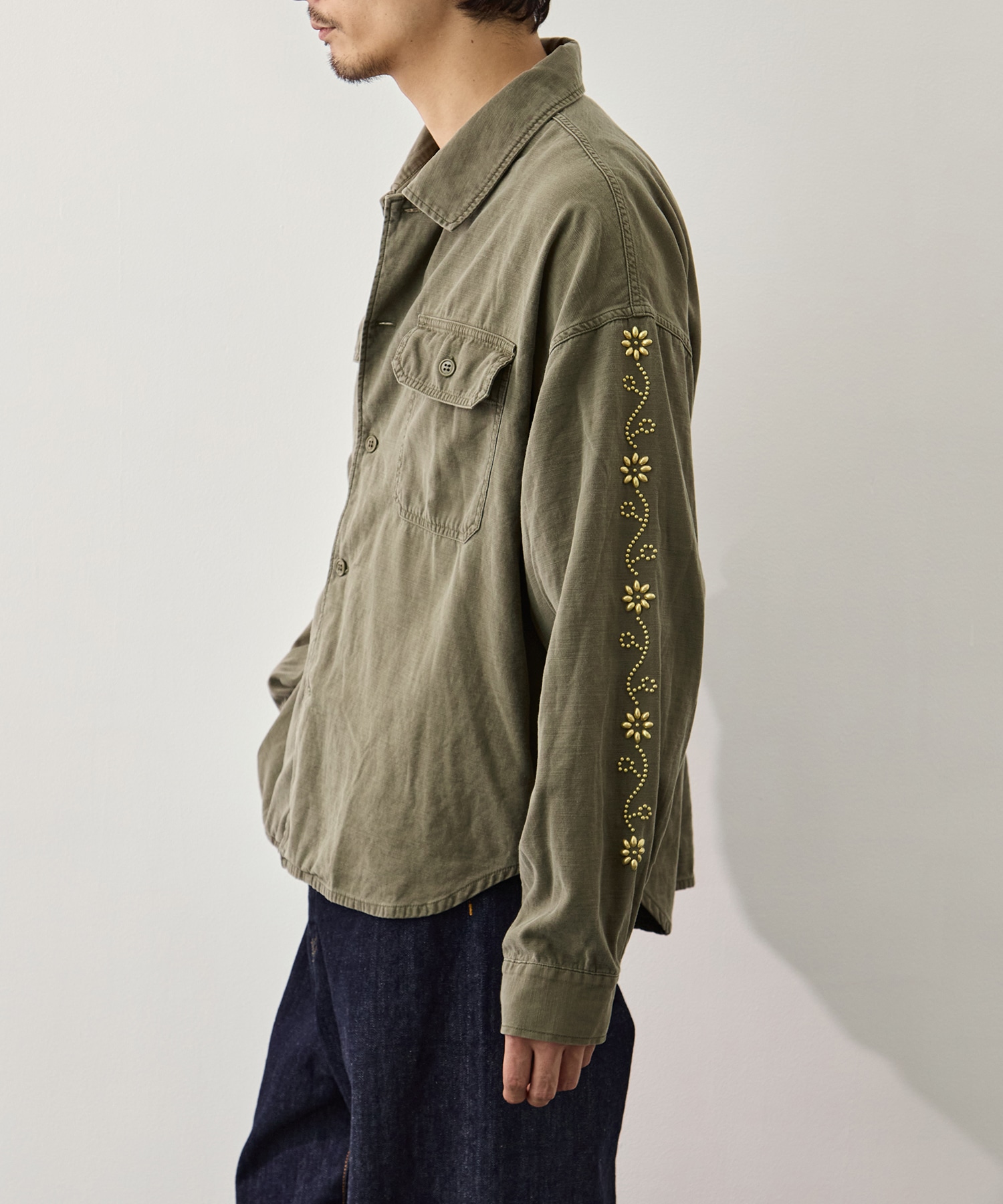 WIDE MILITARY SHIRT(袖：スタッズ) REMI RELIEF