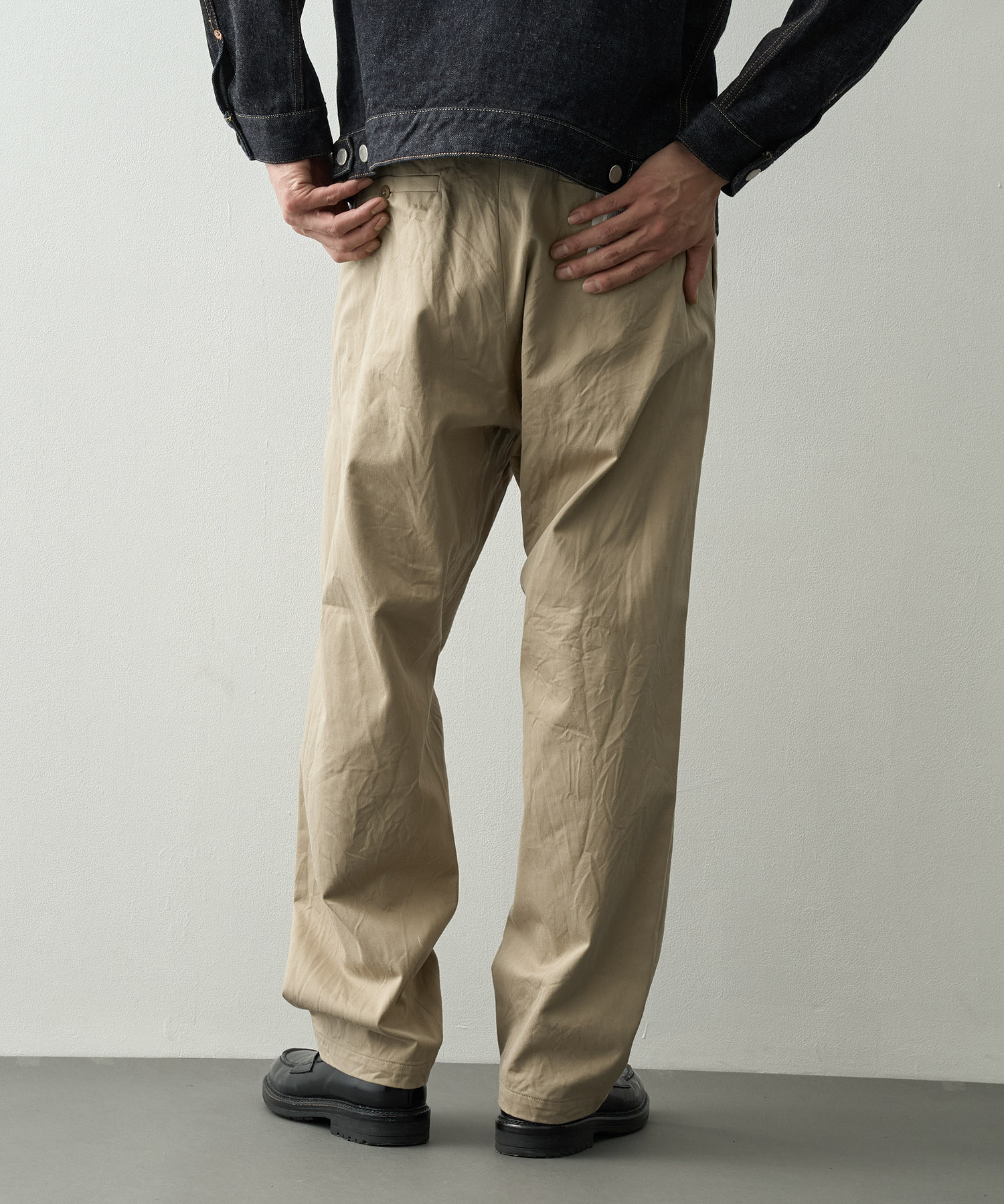 チノパンツ　ワイドテーパード YAECA