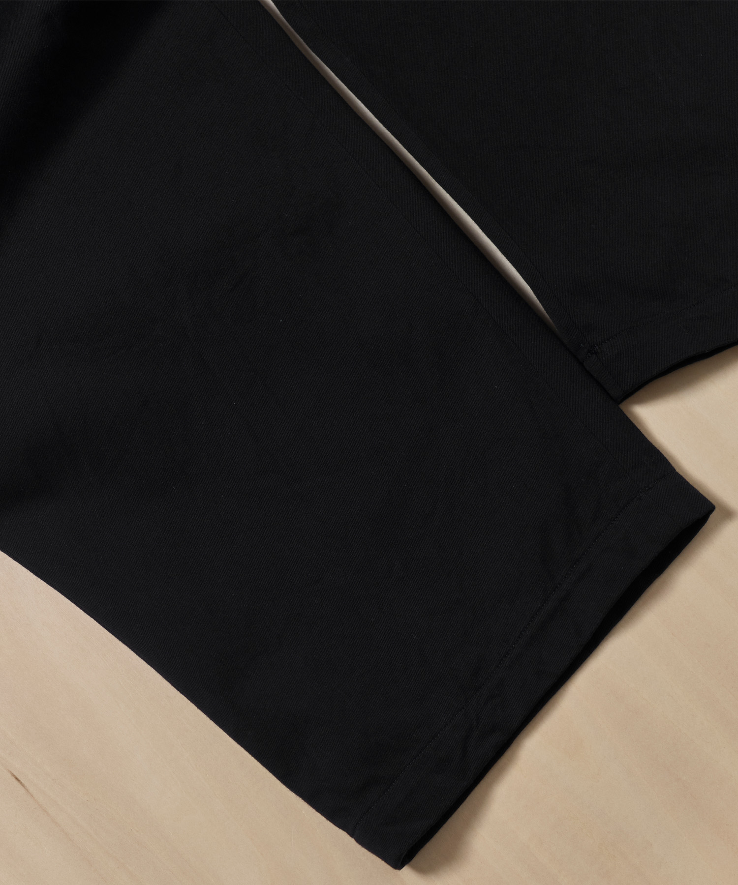 チノパンツ　ワイドテーパード YAECA