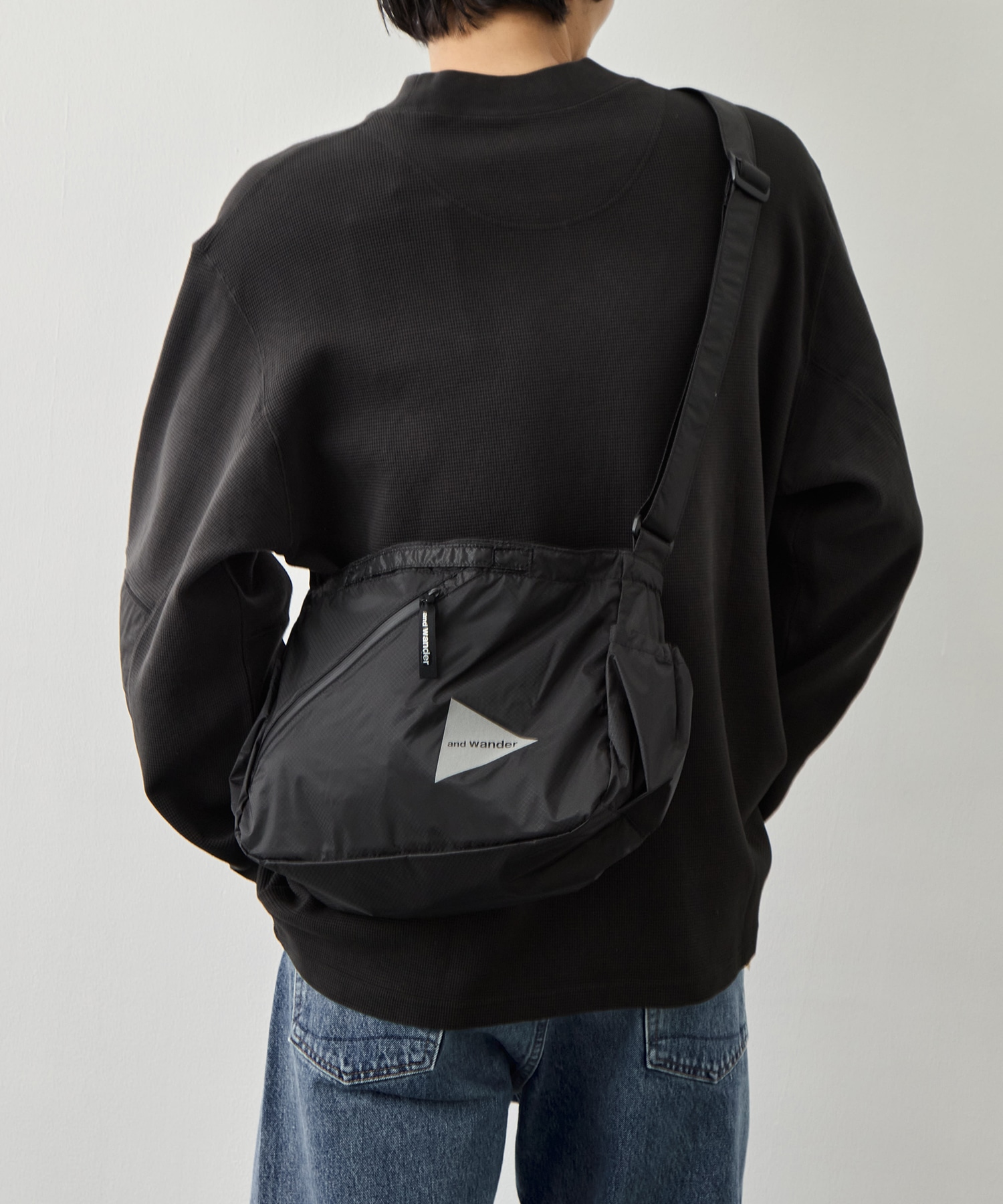 Sil Shoulder Bag and wander