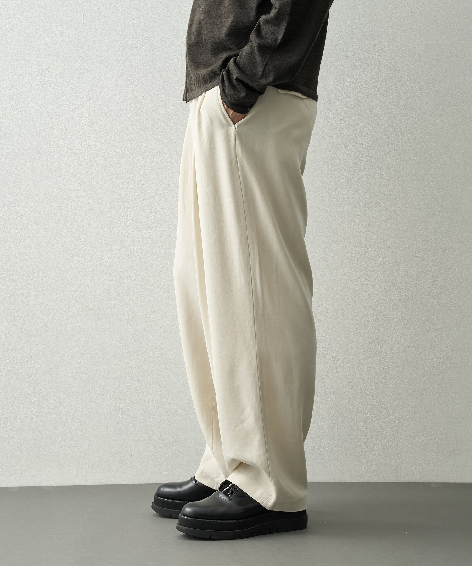 別注tencel wide slacls concause