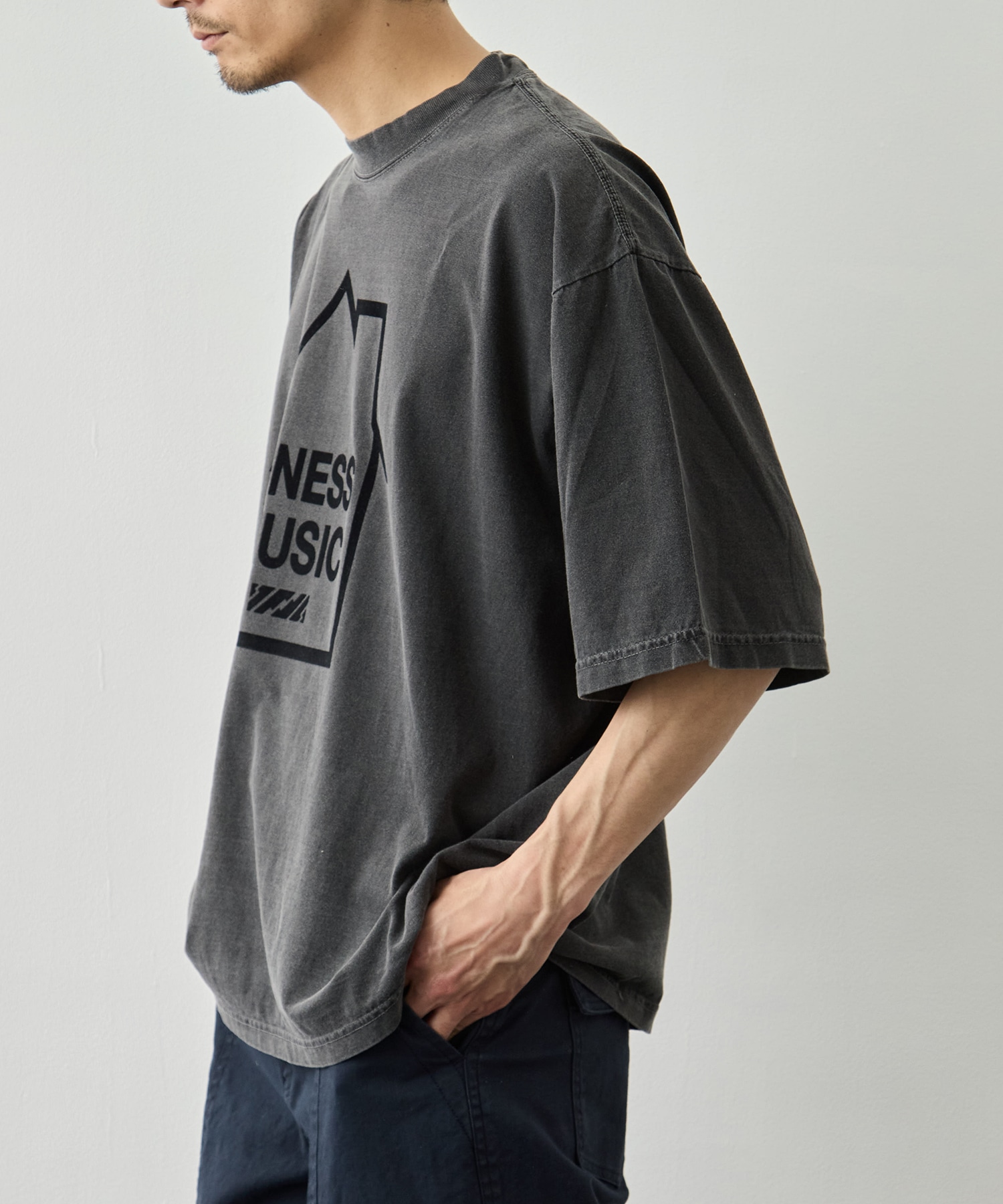 LOGO T-SHIRT is-ness