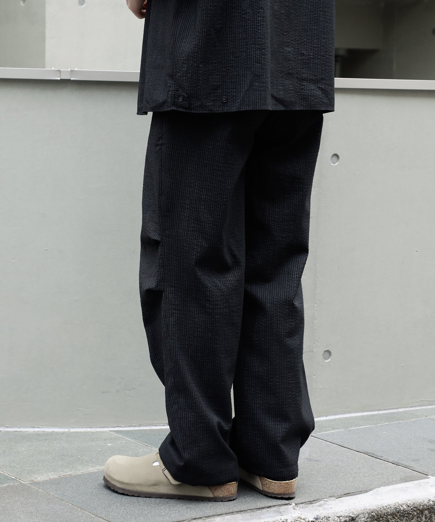 別注KNEE TUCK PANTS marka