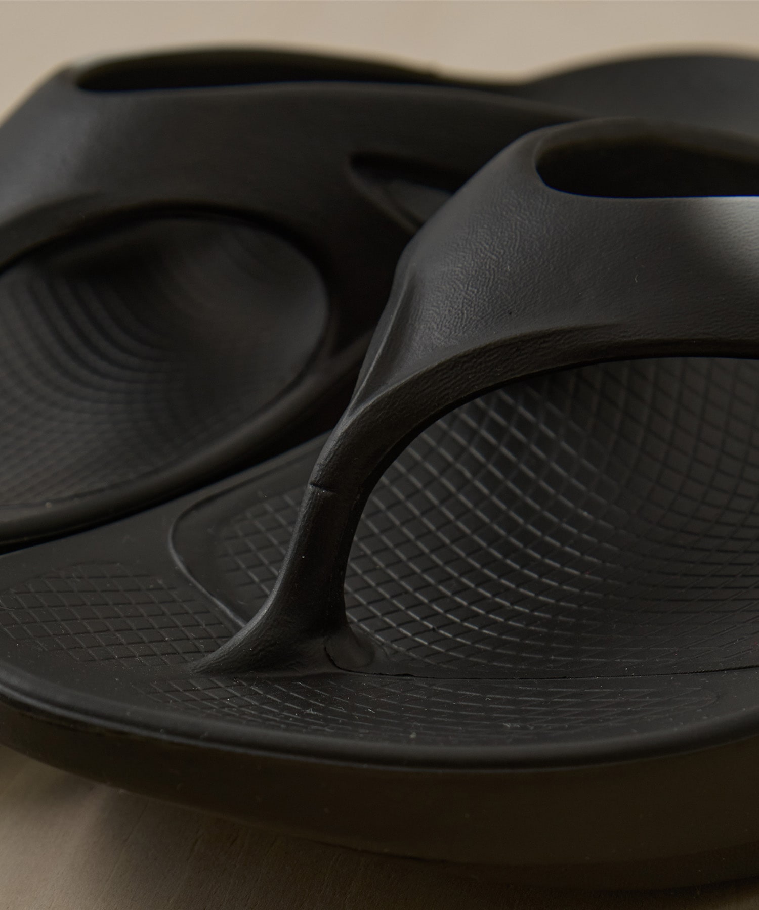 oofos aw original recovery sandal and wander