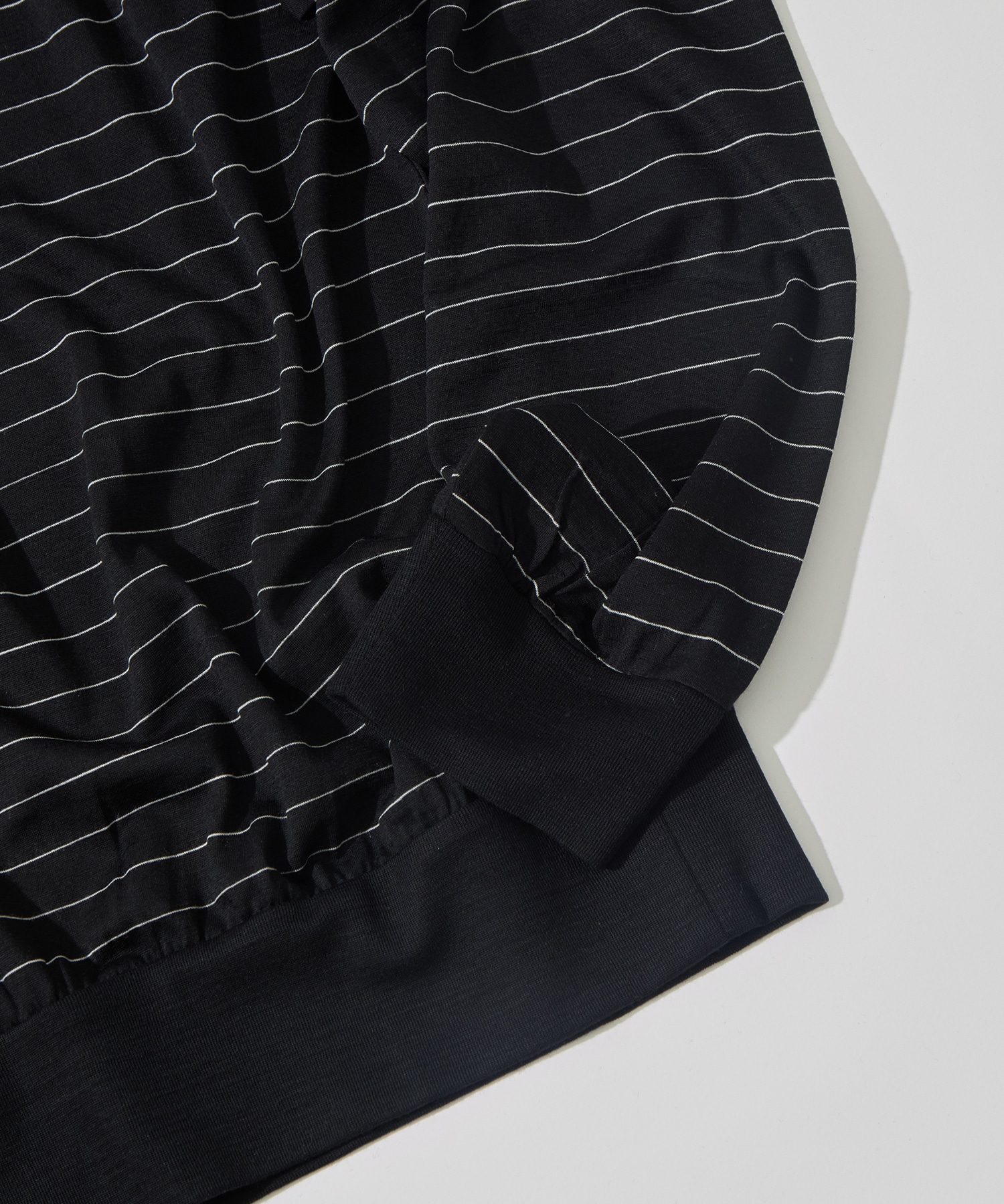 CREW NECK L/S TEE marka