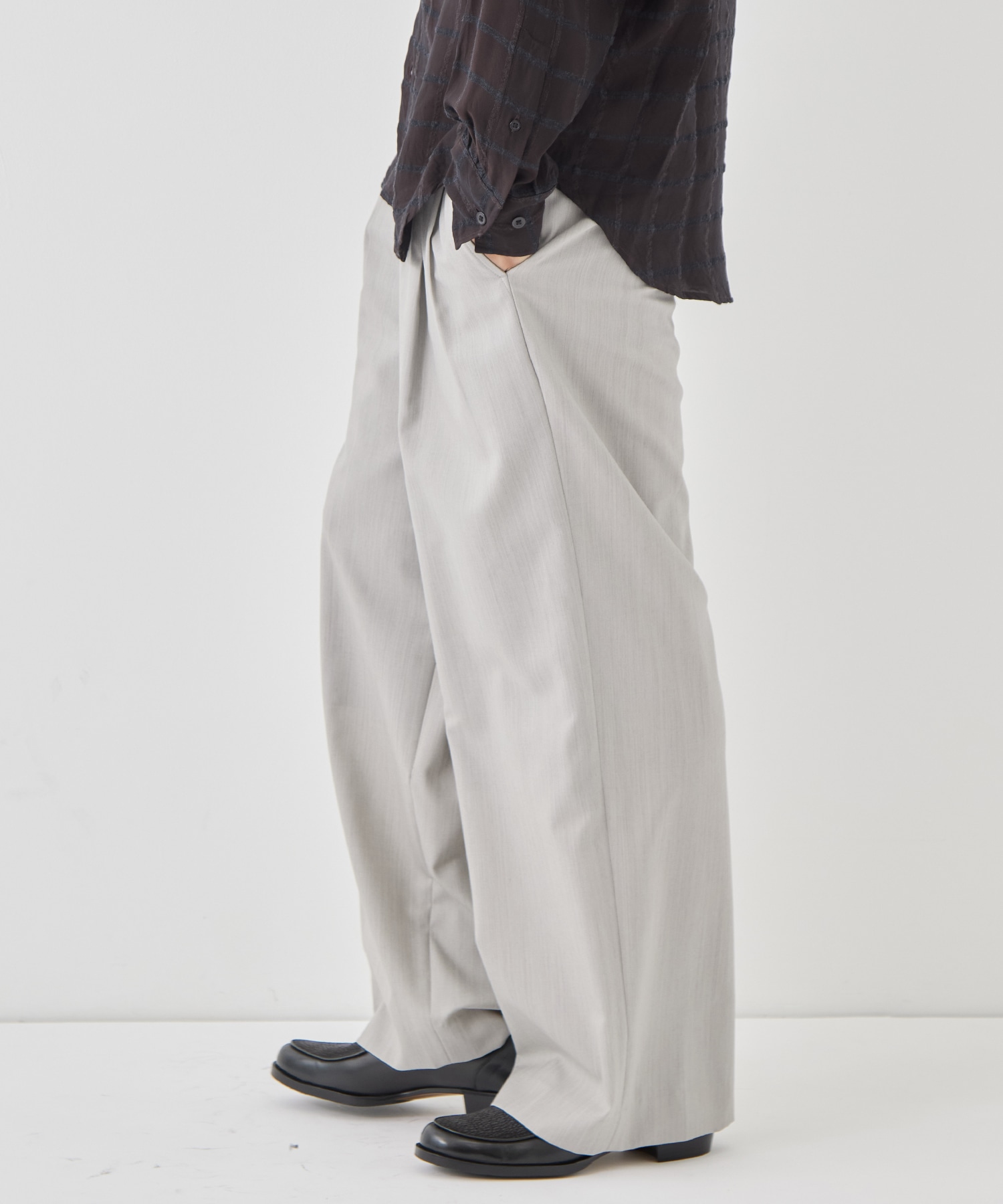 DOUBLE PLEATED MILITARY TROUSERS marka
