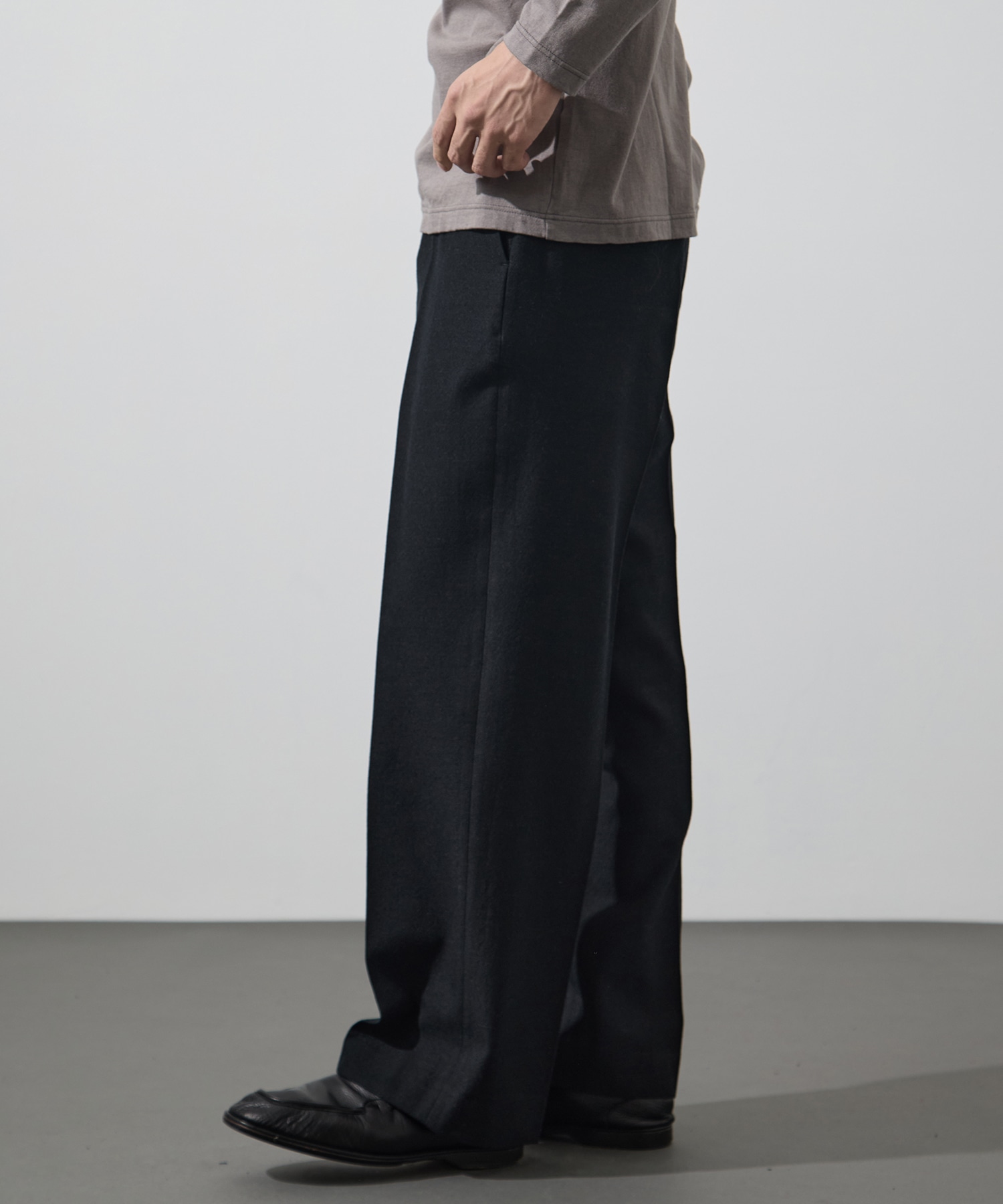 REGULAR FIT STRAIGHT TROUSERS marka