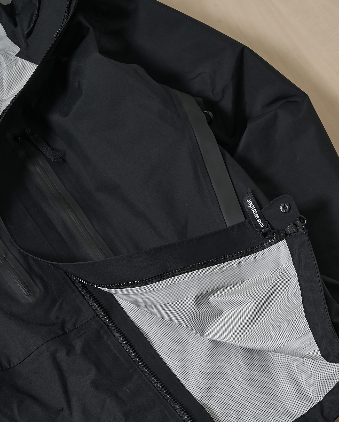 2.5L hiker rain jacket and wander