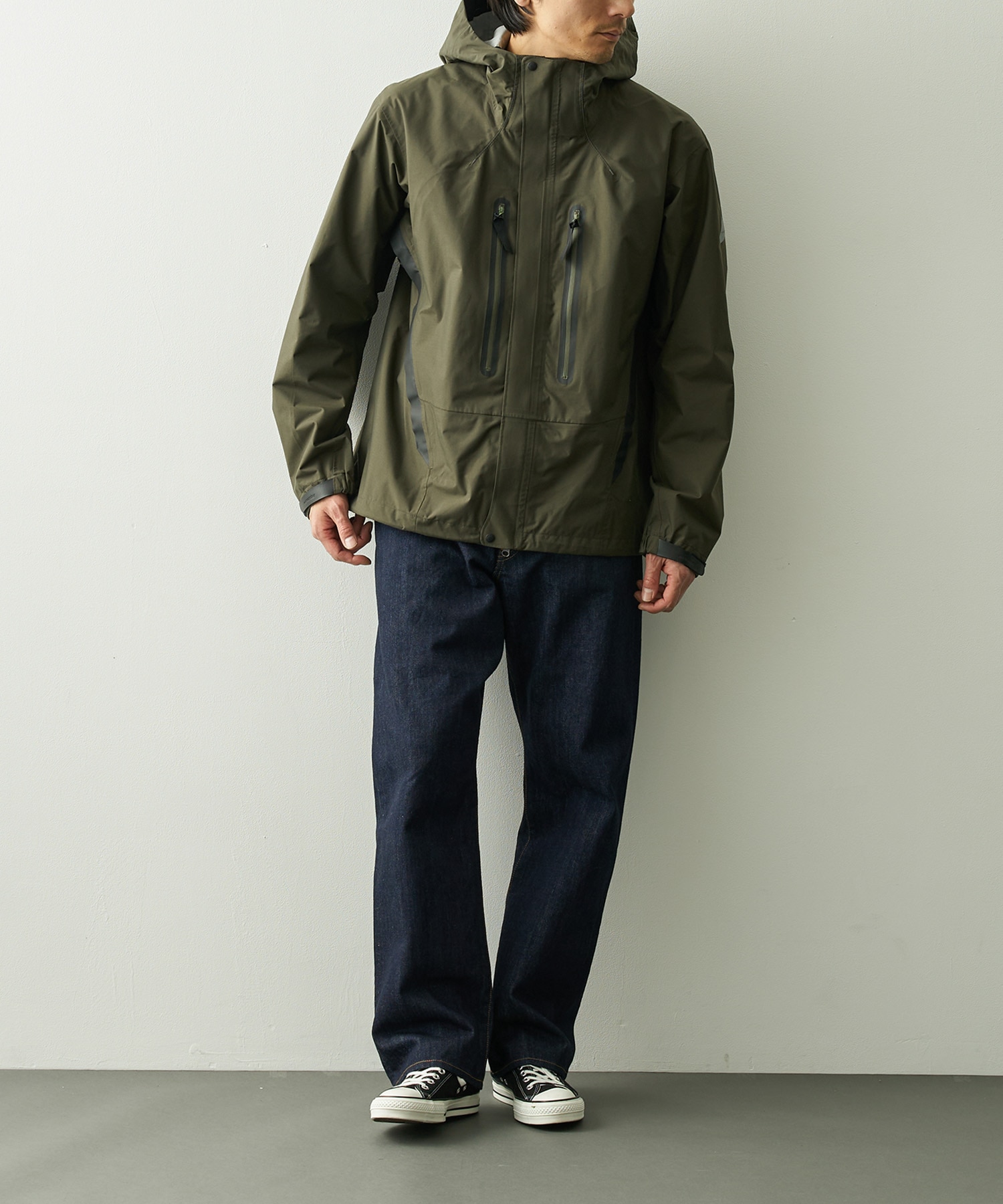 2.5L hiker rain jacket and wander