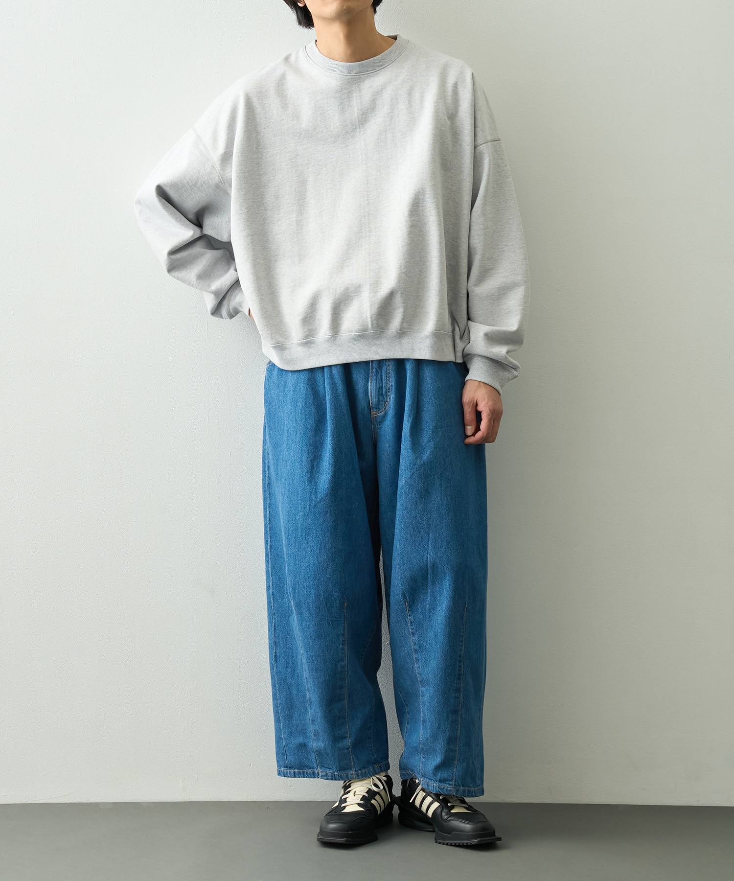 HUGE SHORT SWEAT MARKAWARE