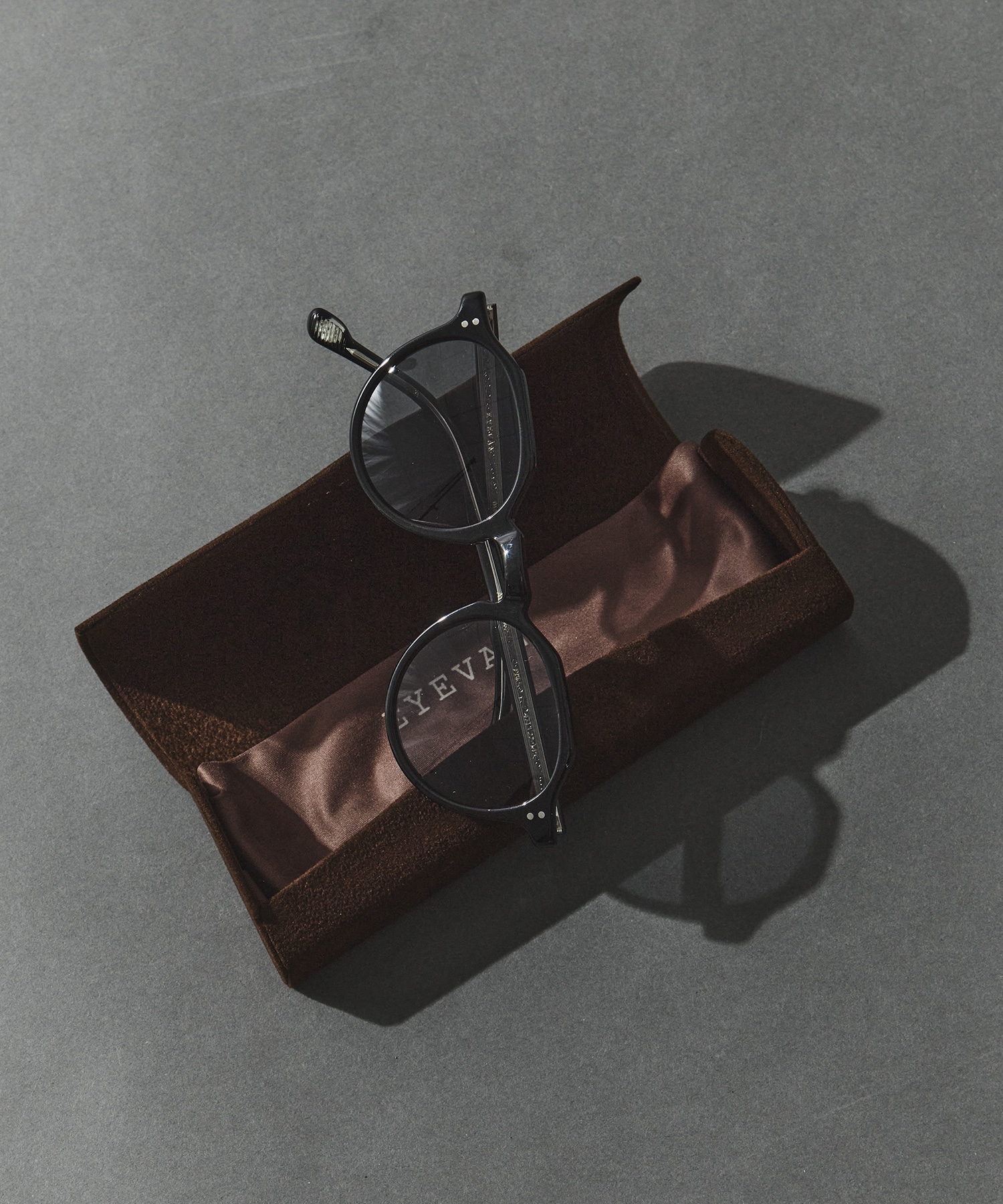 ATTACHE(47) 47 PBKS-GRY EYEVAN
