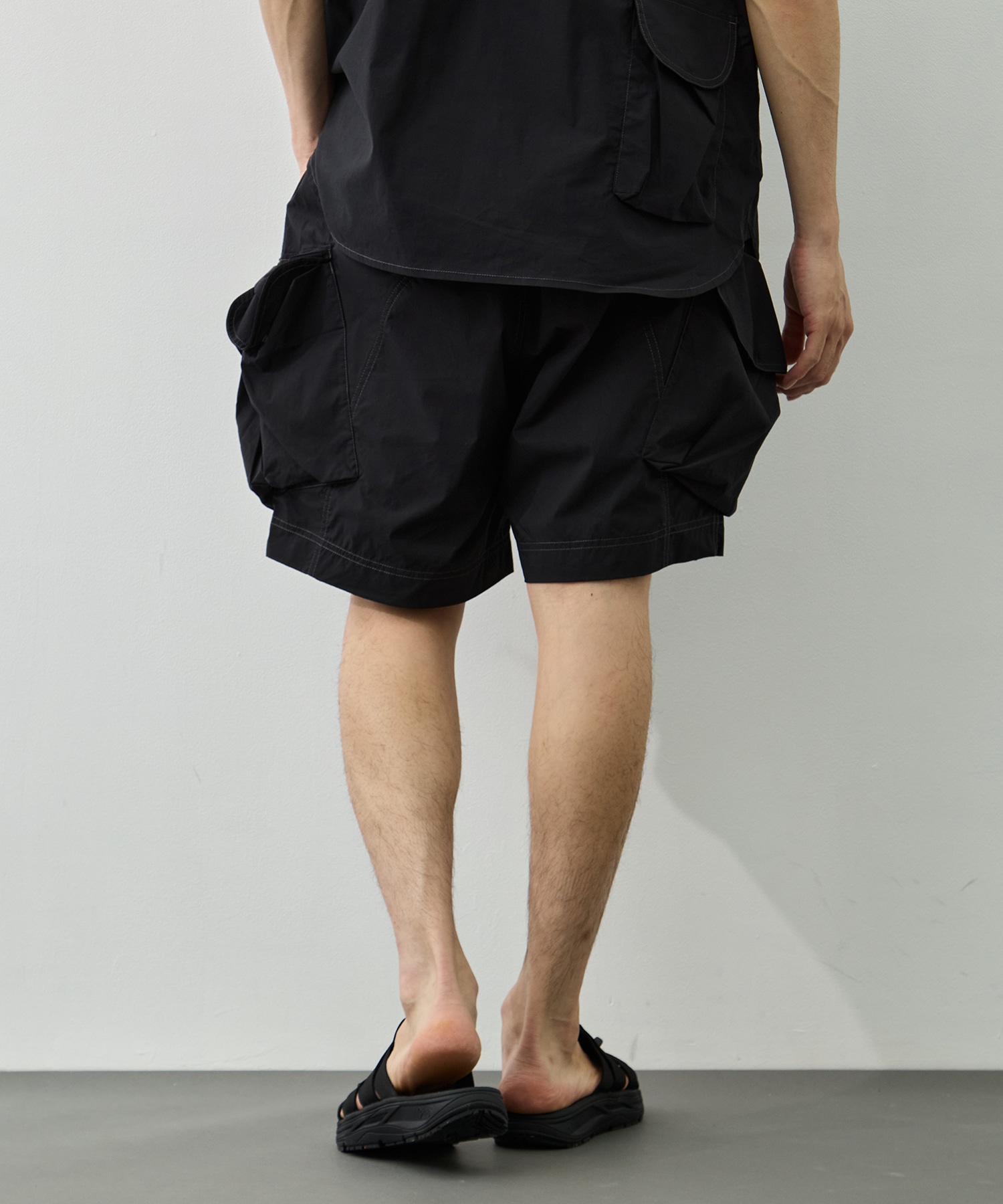 multi pocket short pants and wander
