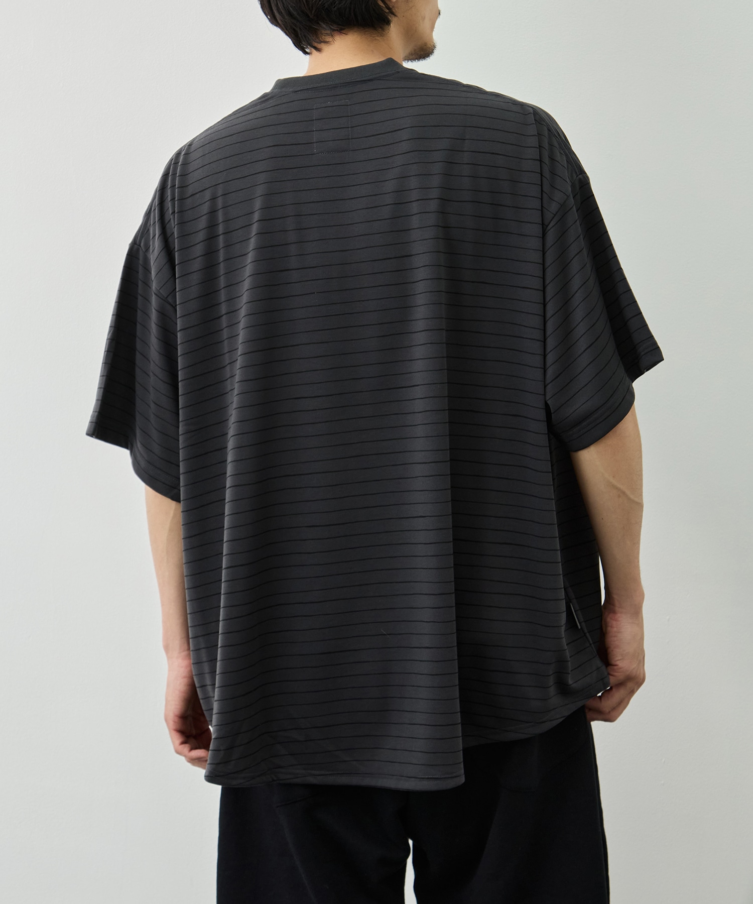 SUPER BIG SIDE STRIPE TECH SS TEE S.F.C