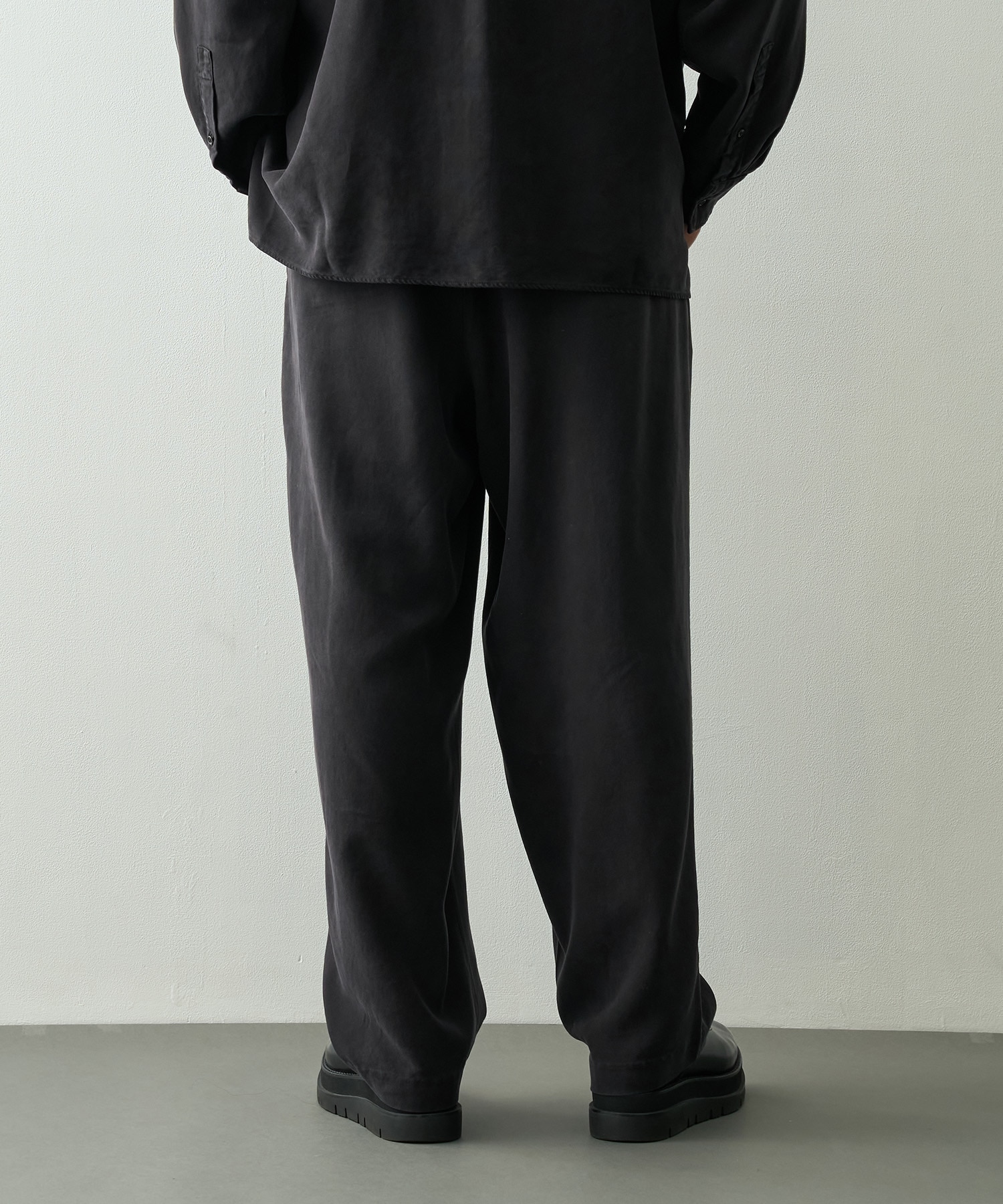 別注tencel wide slacls concause