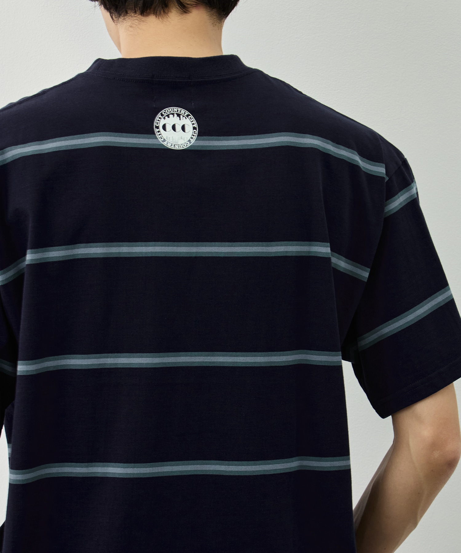 EMBROIDERD LOGO BORDER T-SHIRT CITY COUNTRY CITY