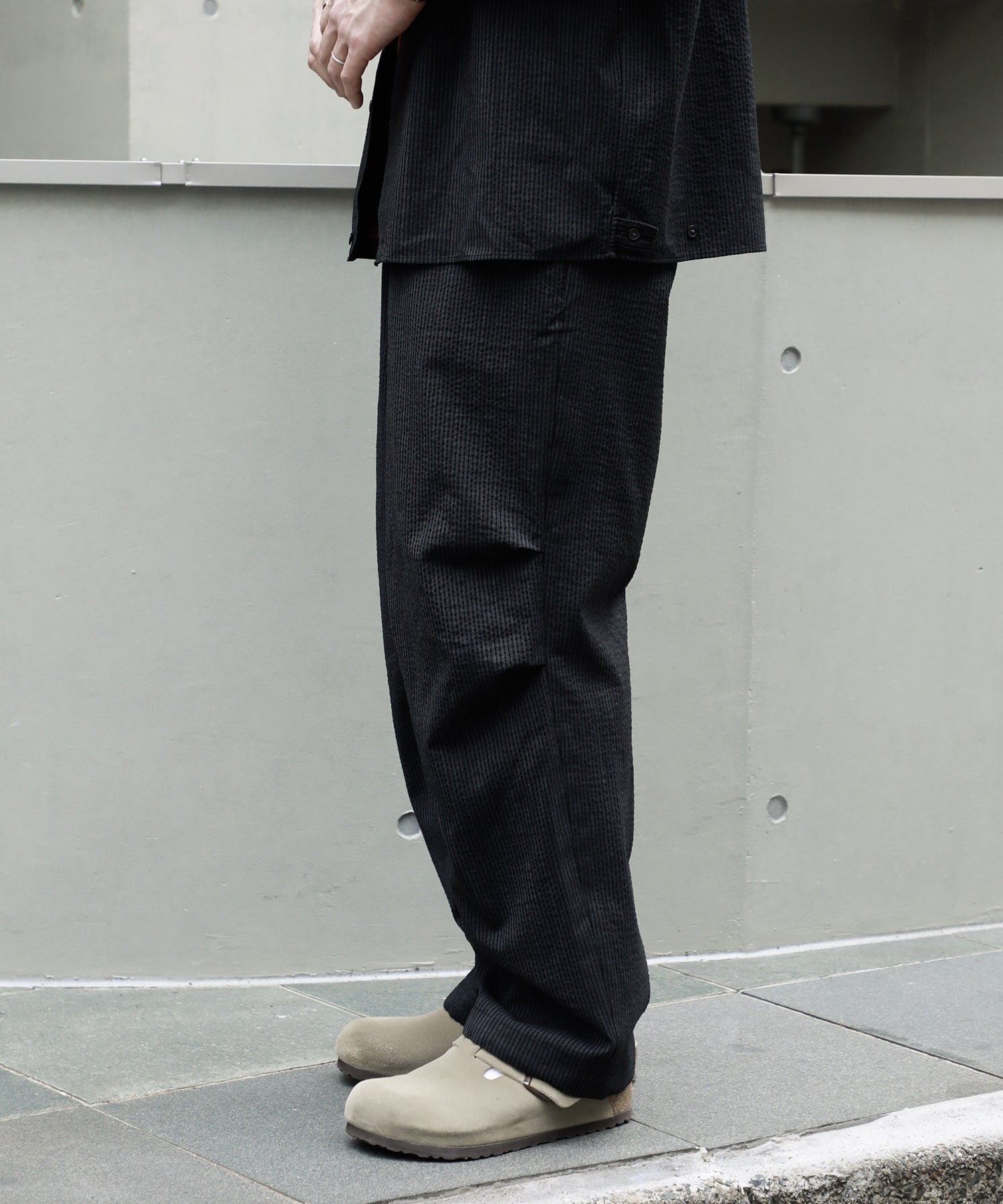 別注KNEE TUCK PANTS marka