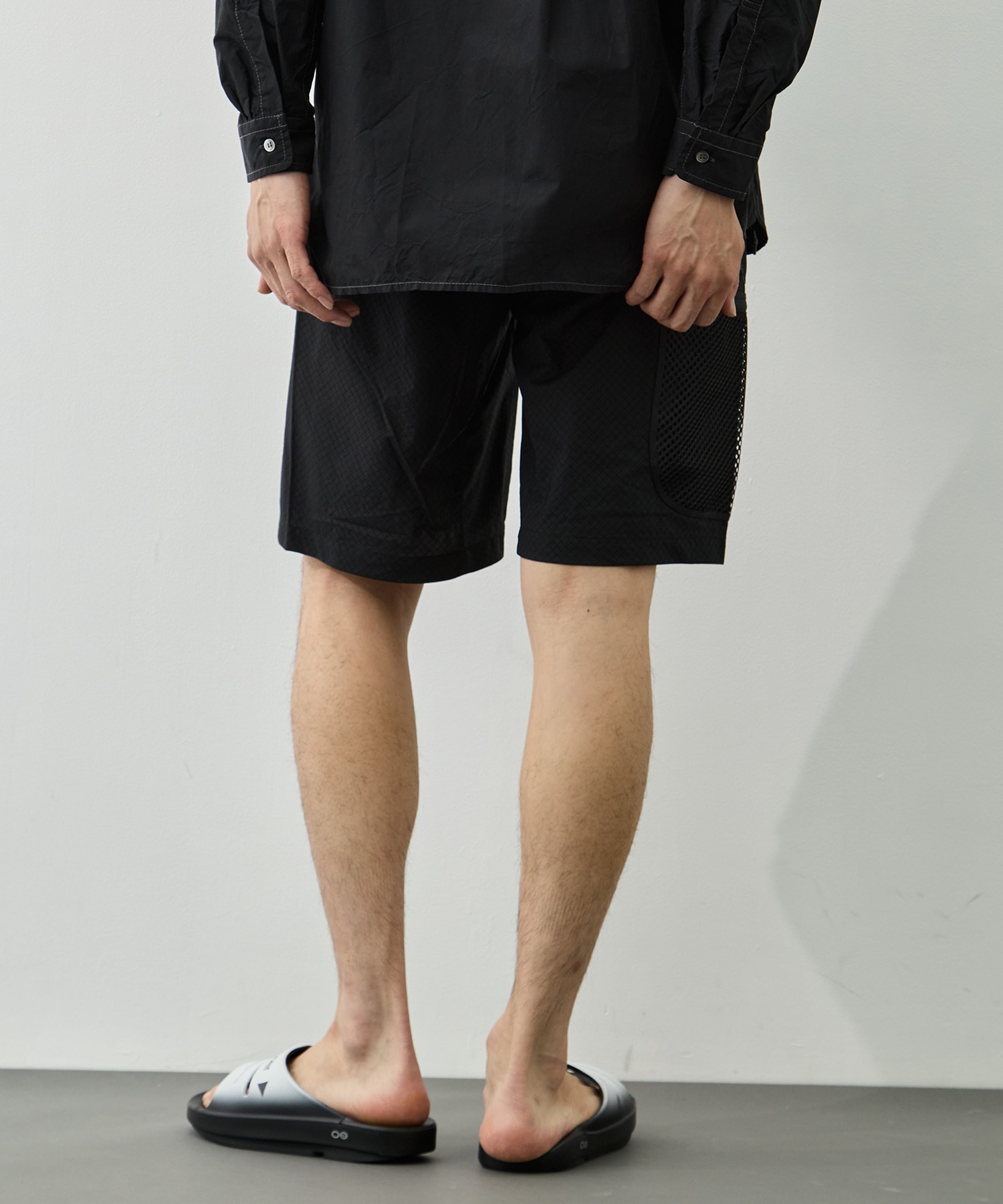 breath rip short pants and wander