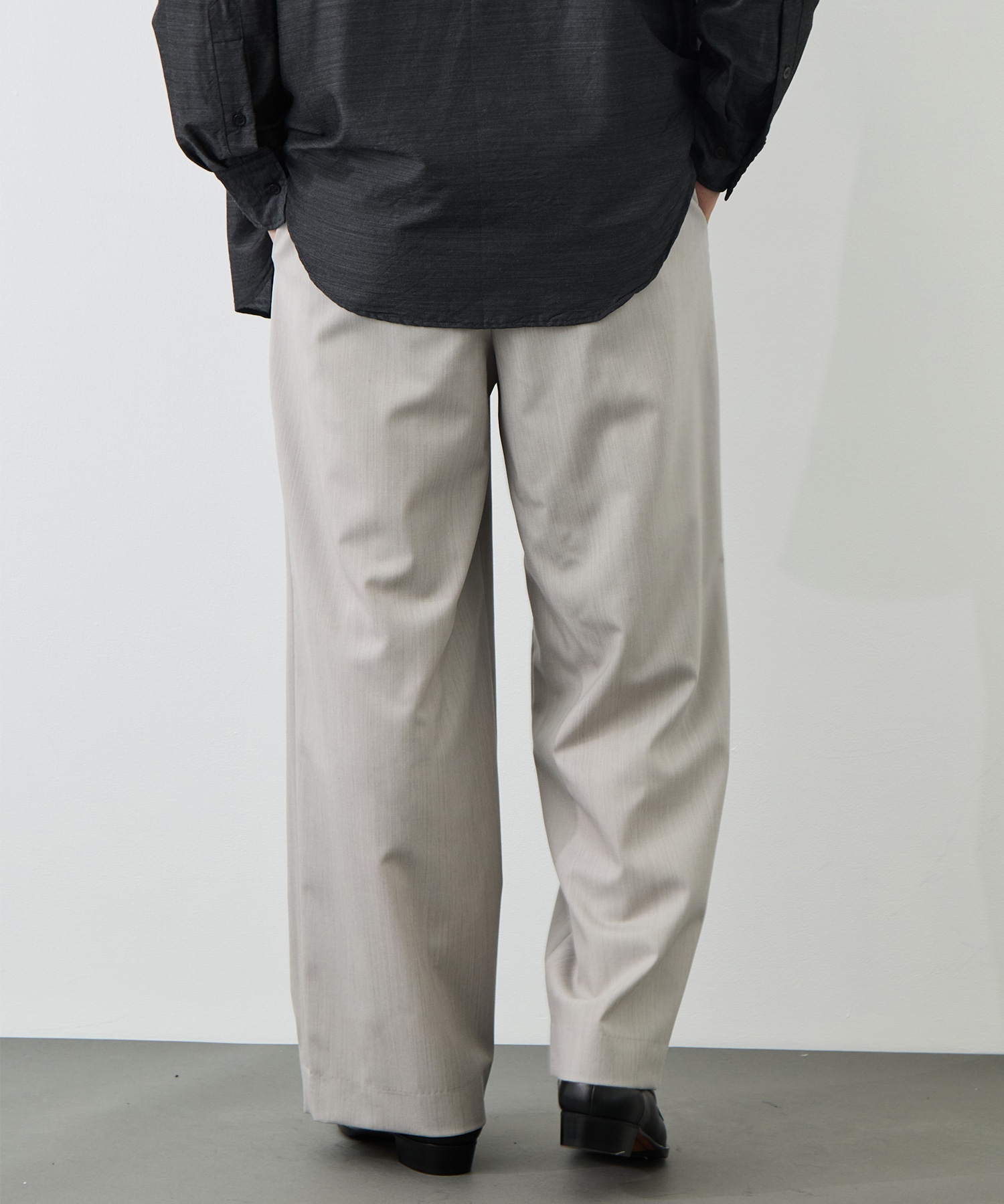 DOUBLE PLEATED MILITARY TROUSERS marka