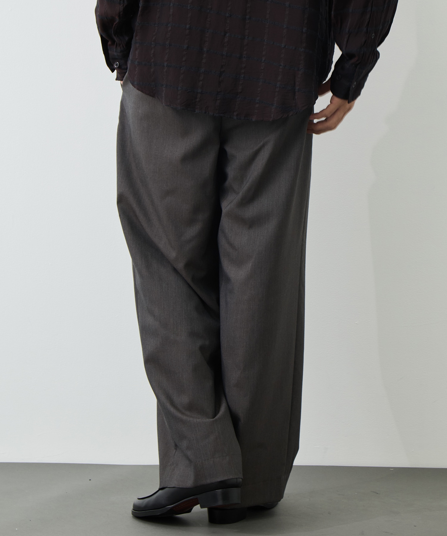 DOUBLE PLEATED MILITARY TROUSERS marka