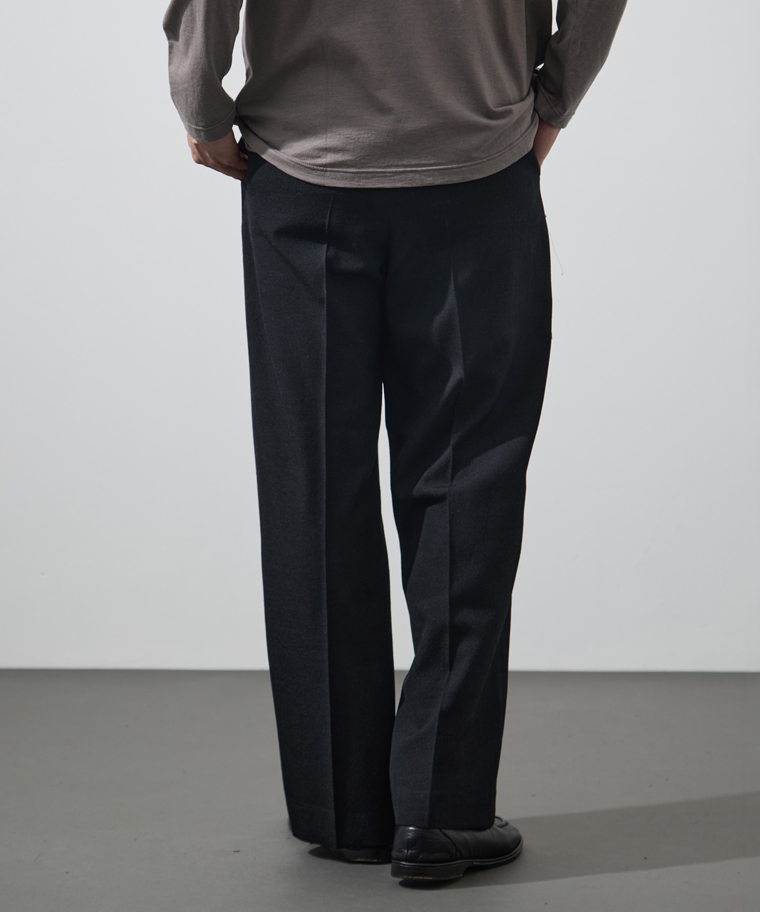 REGULAR FIT STRAIGHT TROUSERS marka