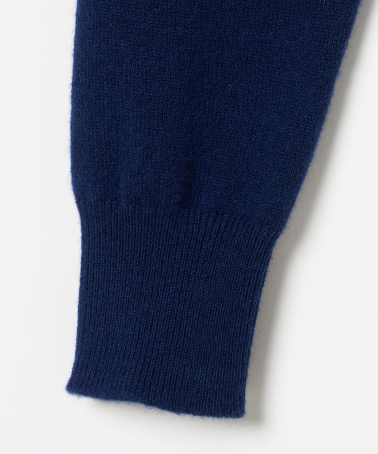 Tight Fit Cardigan INSCRIRE