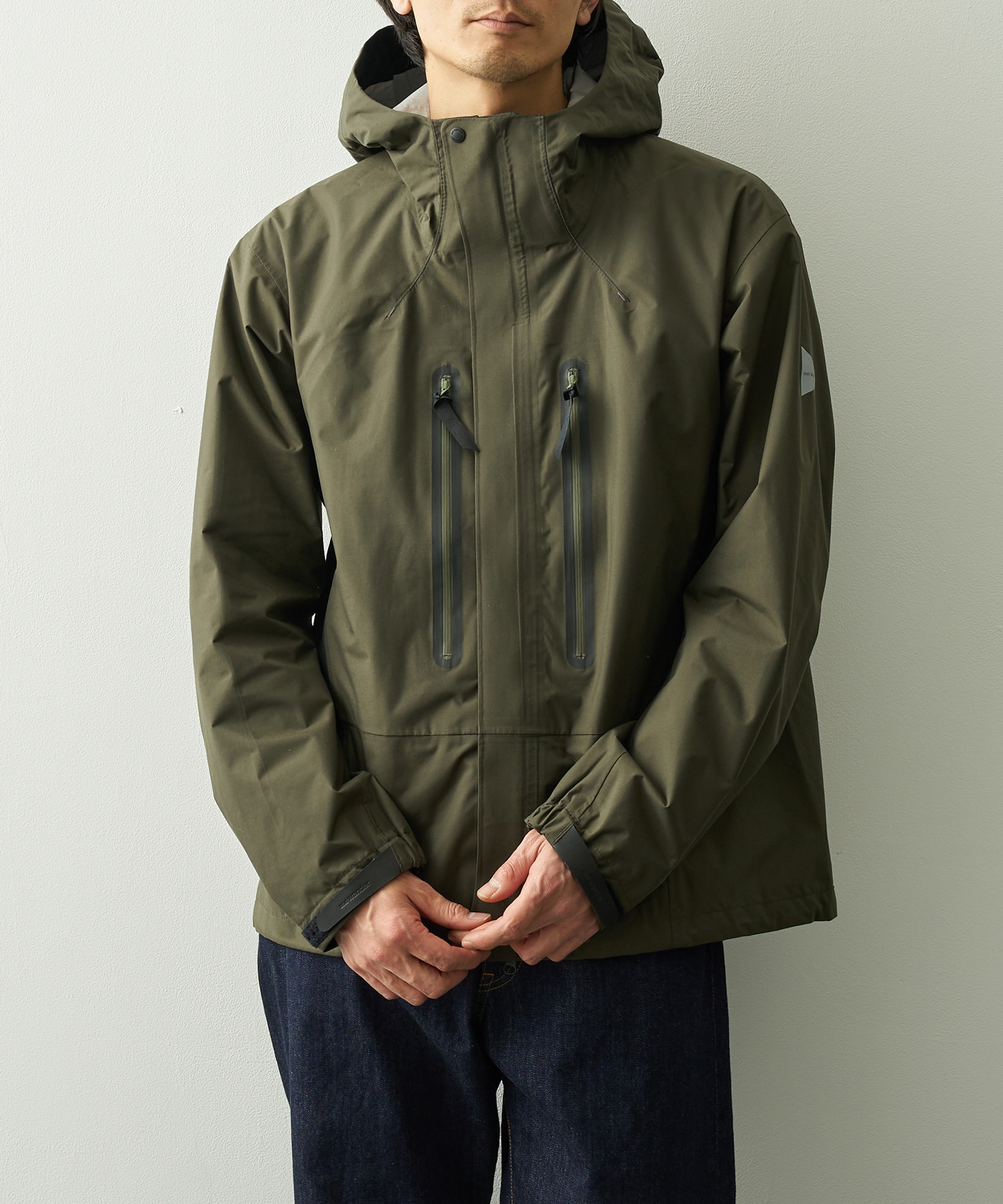 2.5L hiker rain jacket and wander