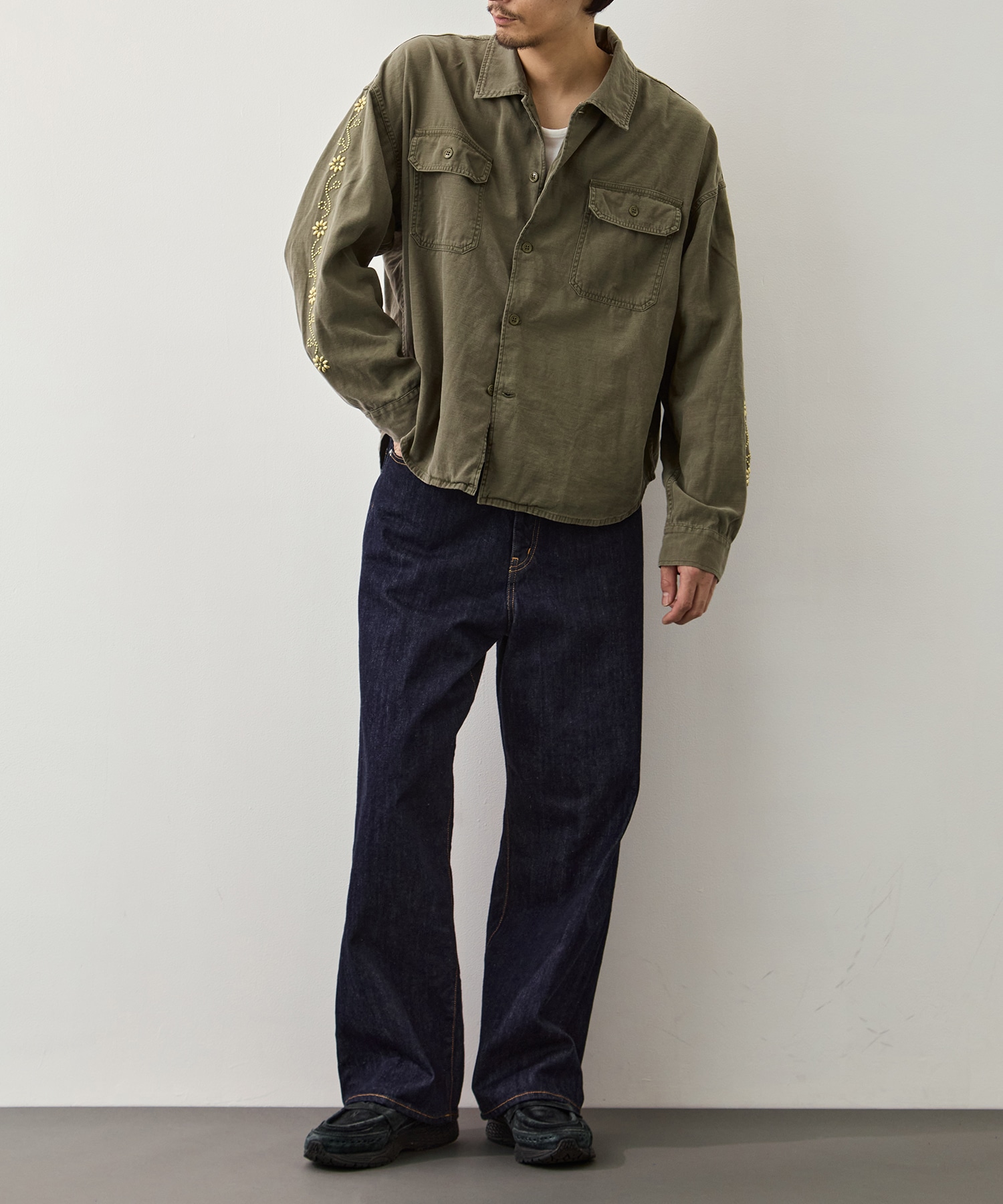 WIDE MILITARY SHIRT(袖：スタッズ) REMI RELIEF