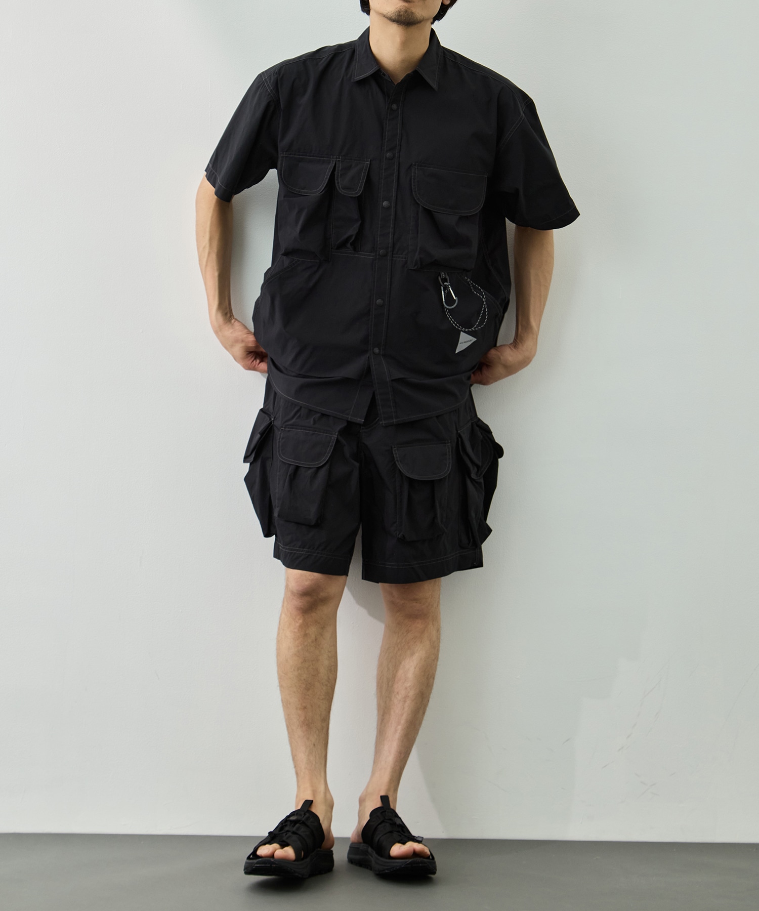 multi pocket short pants and wander