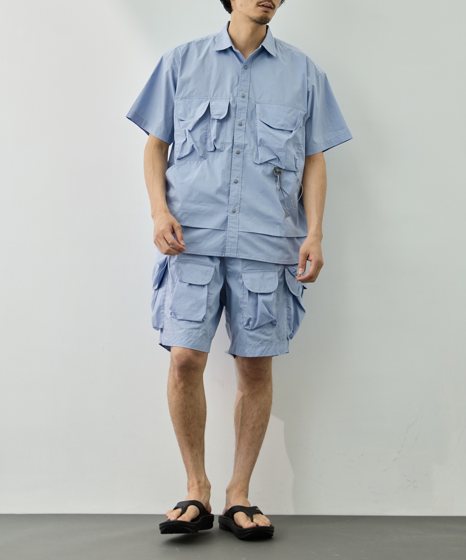 multi pocket short pants and wander