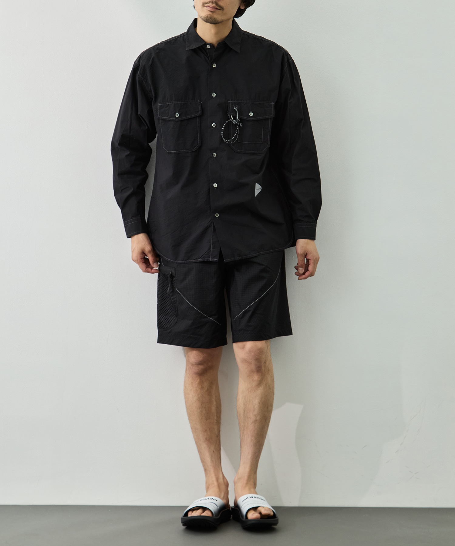 breath rip short pants and wander