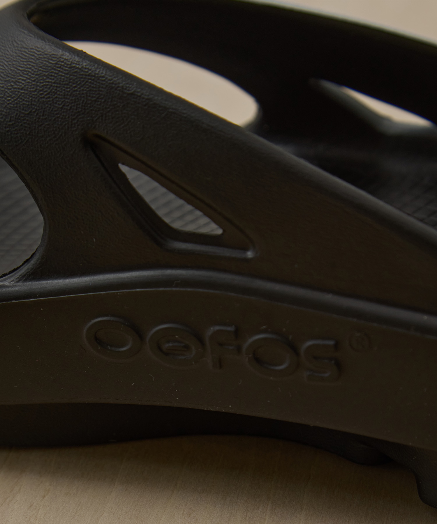 oofos aw original recovery sandal and wander