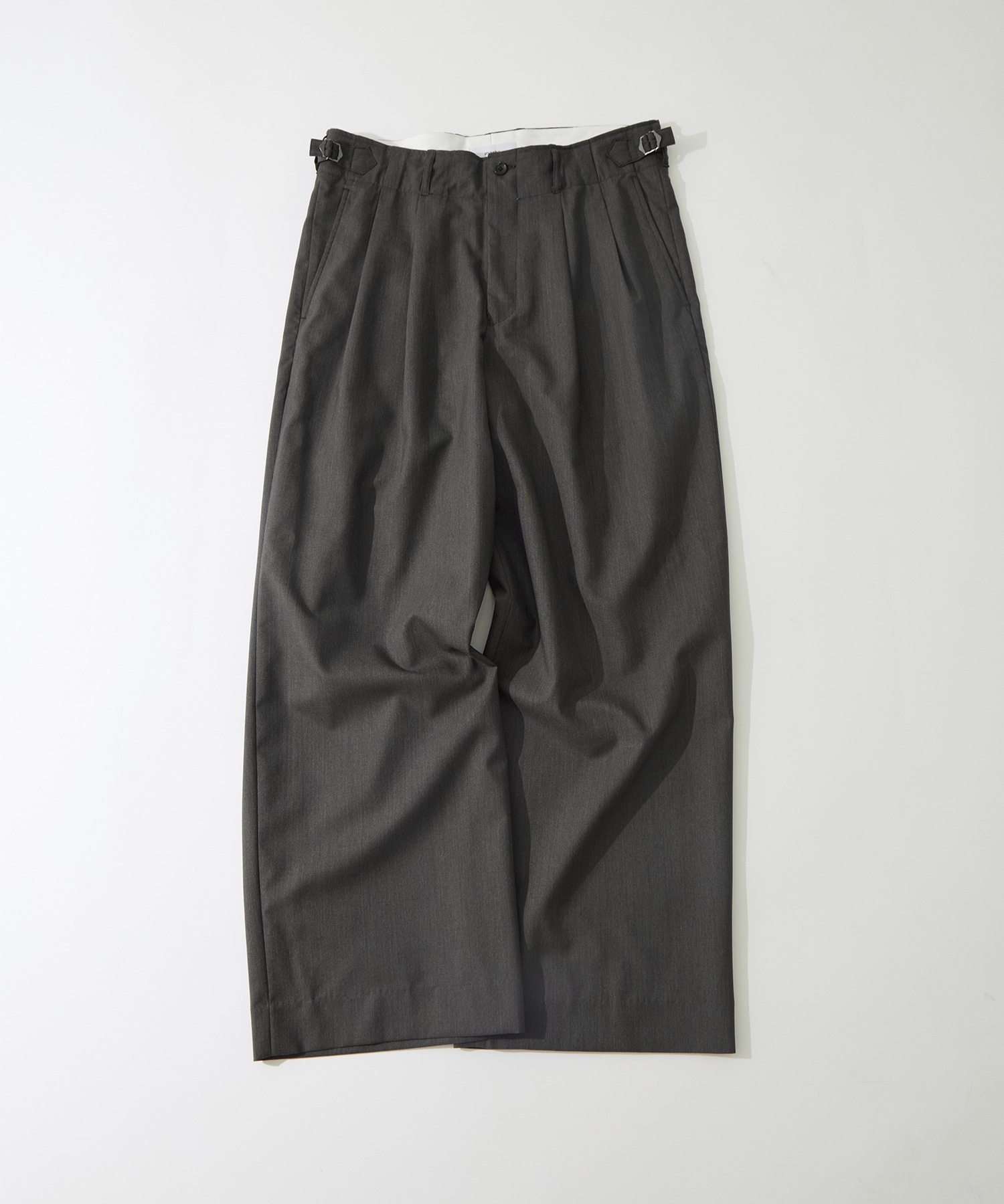 DOUBLE PLEATED MILITARY TROUSERS marka