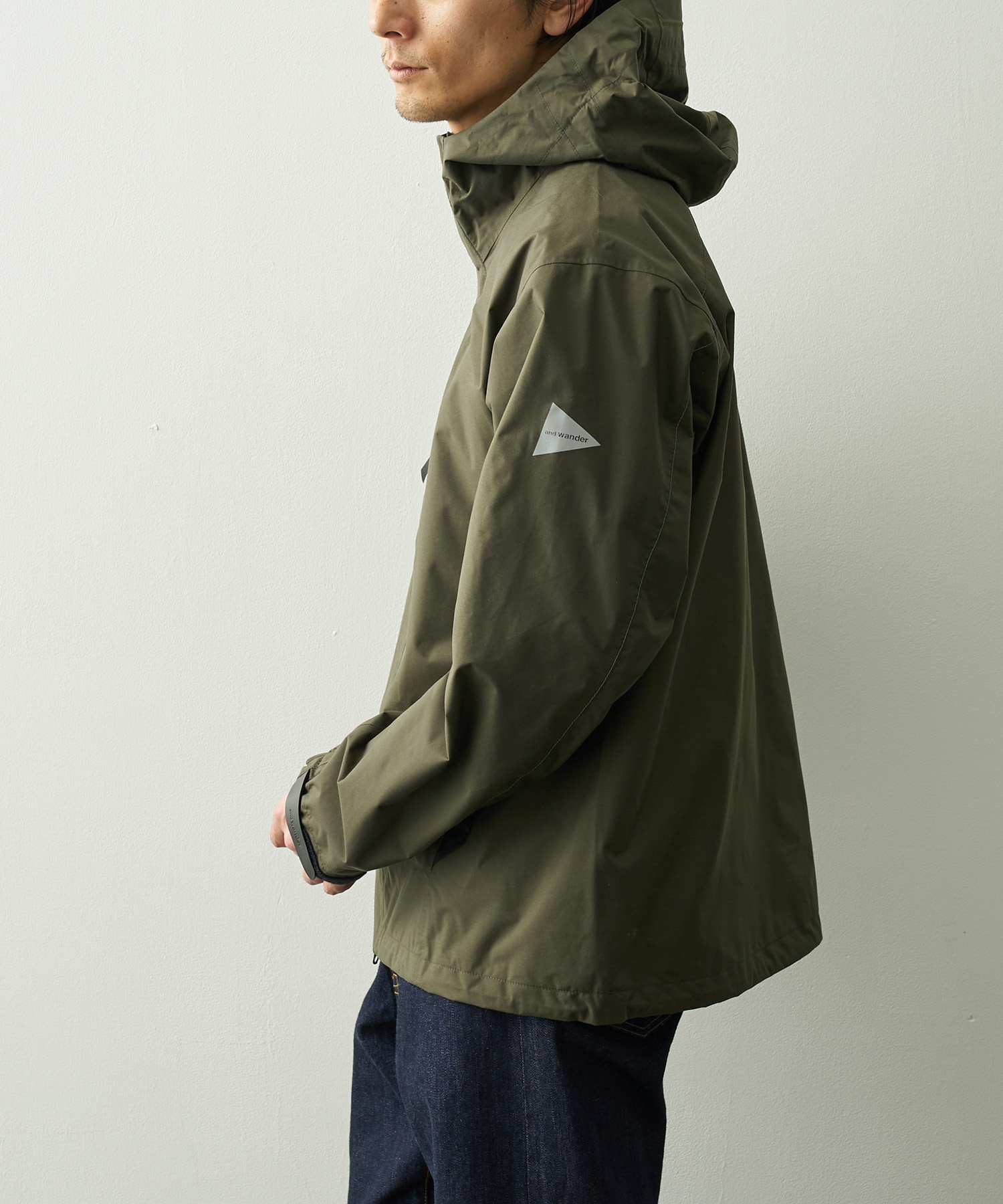 2.5L hiker rain jacket and wander