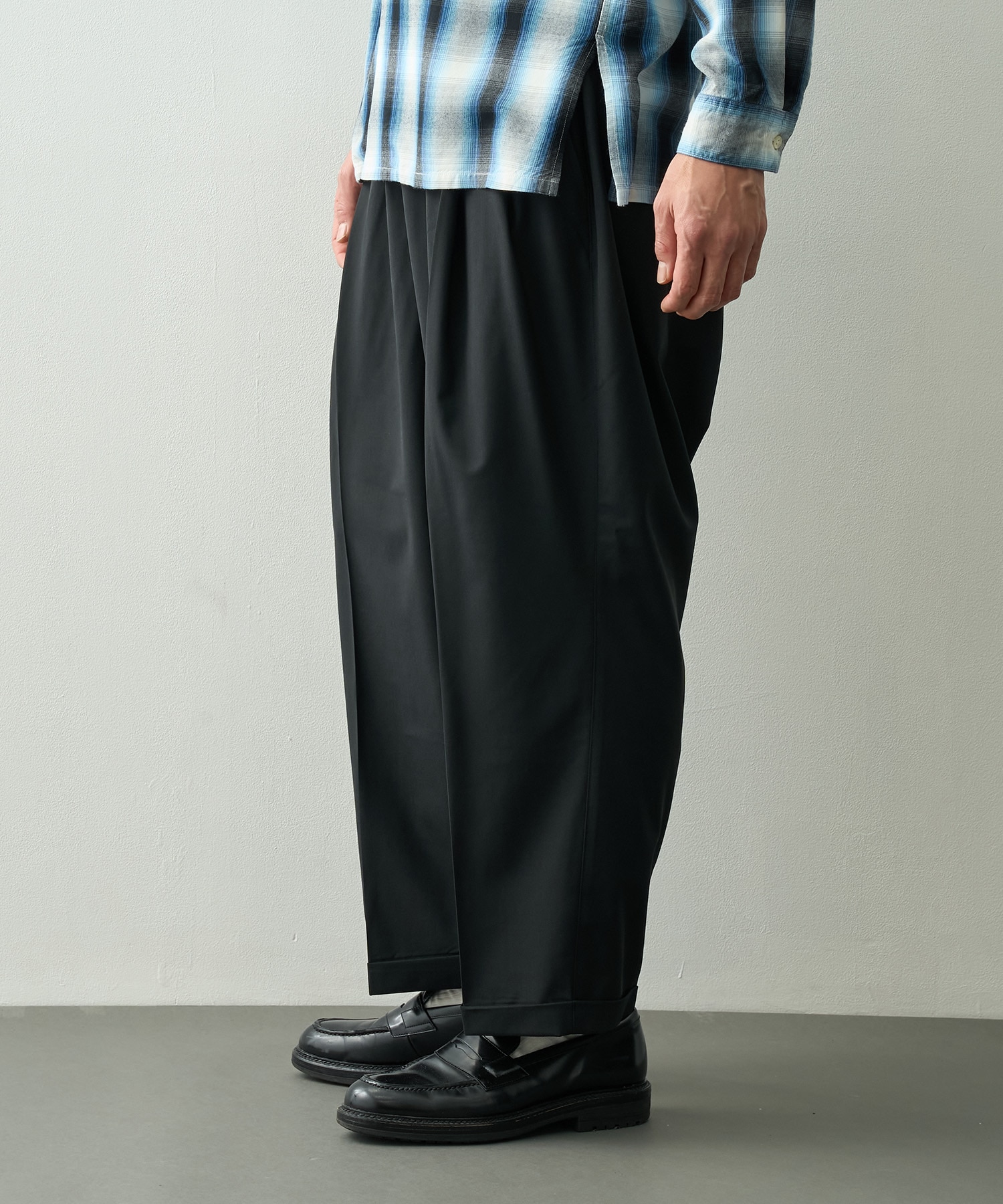 TWO TUCK S WOOL PANTS S.F.C