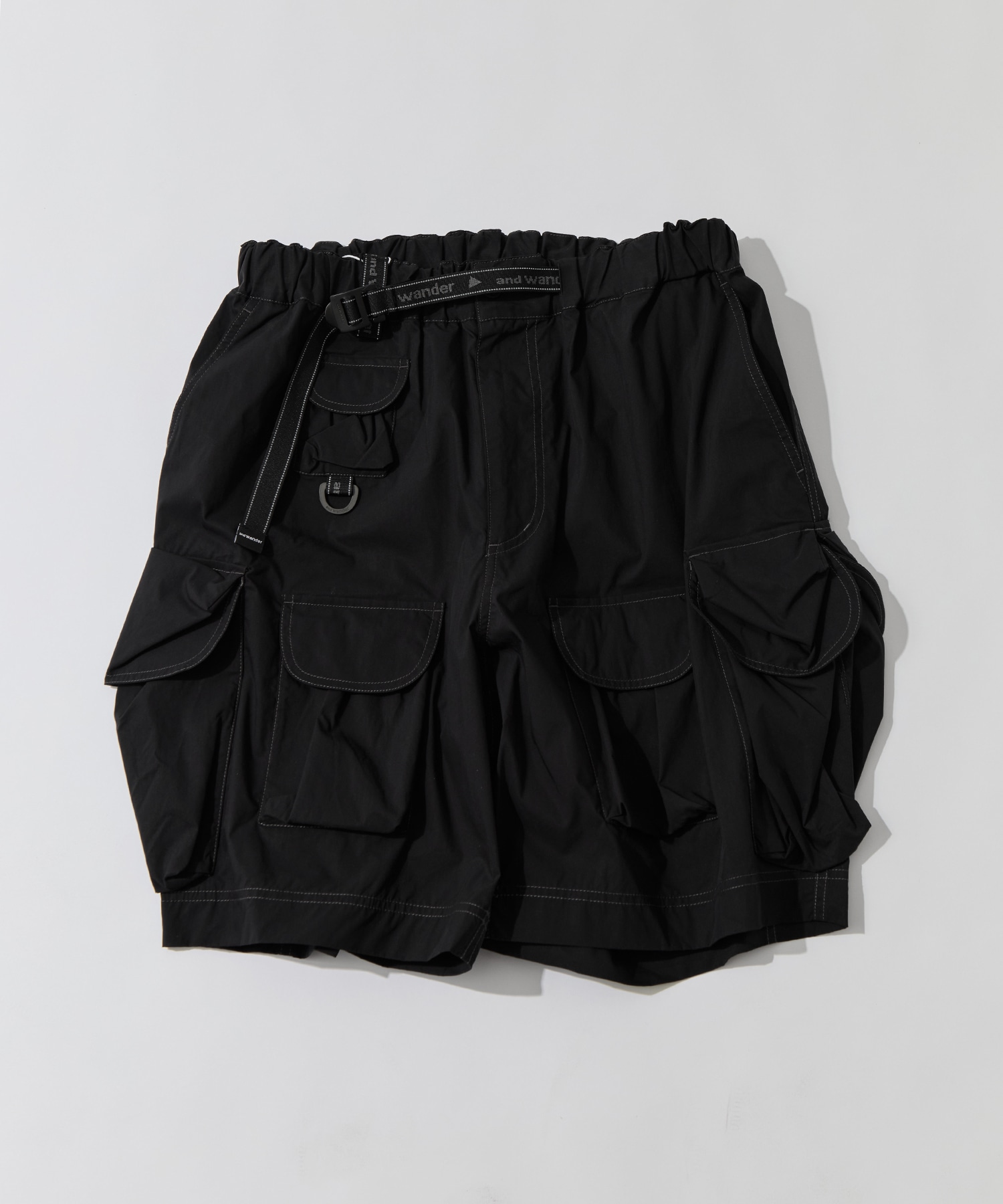 multi pocket short pants and wander